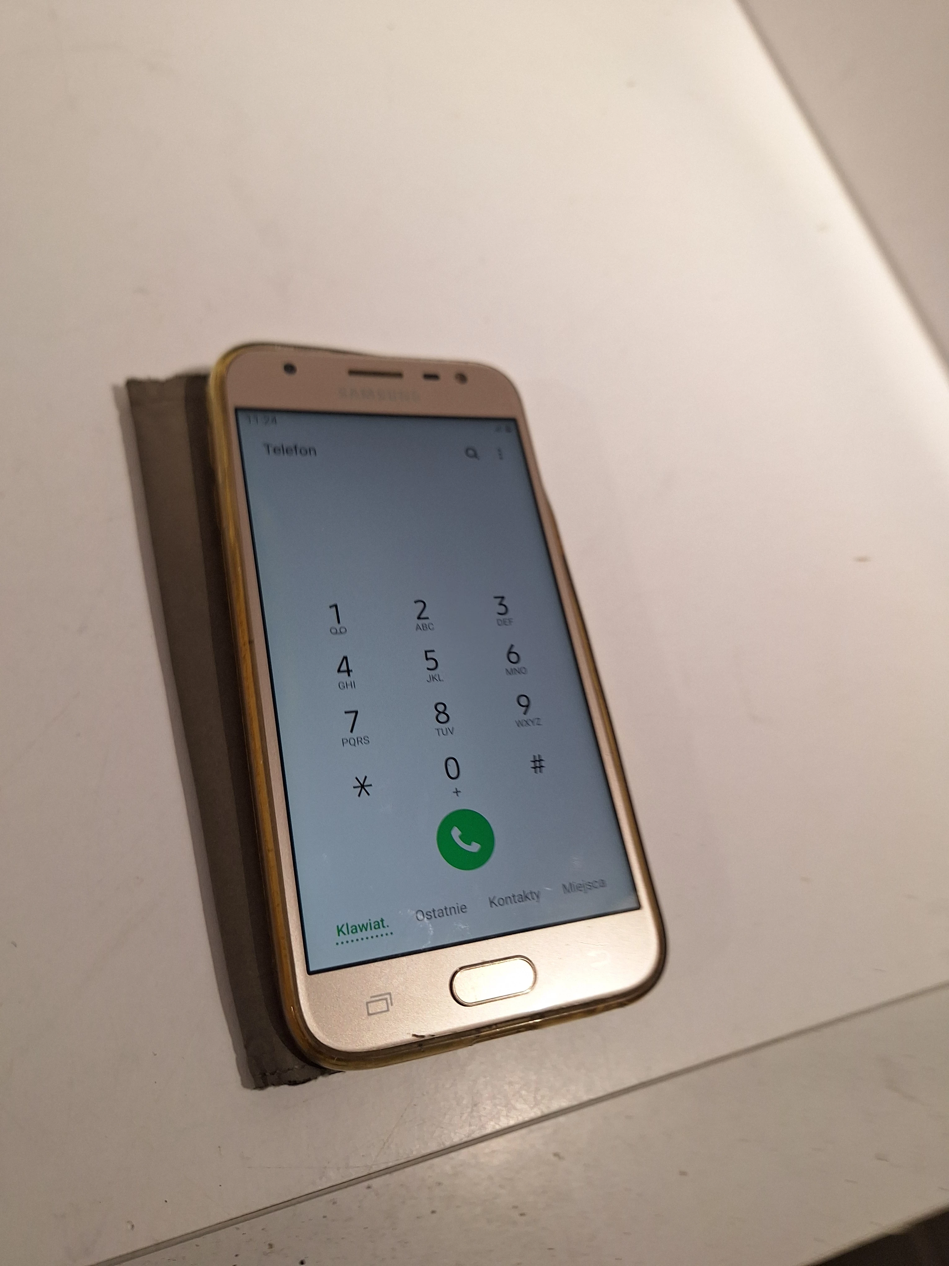 telefon-samsung-j3-2017-sm-j33f-16gb2gb-przebarwienia-etui-ean-gtin-8806088870021