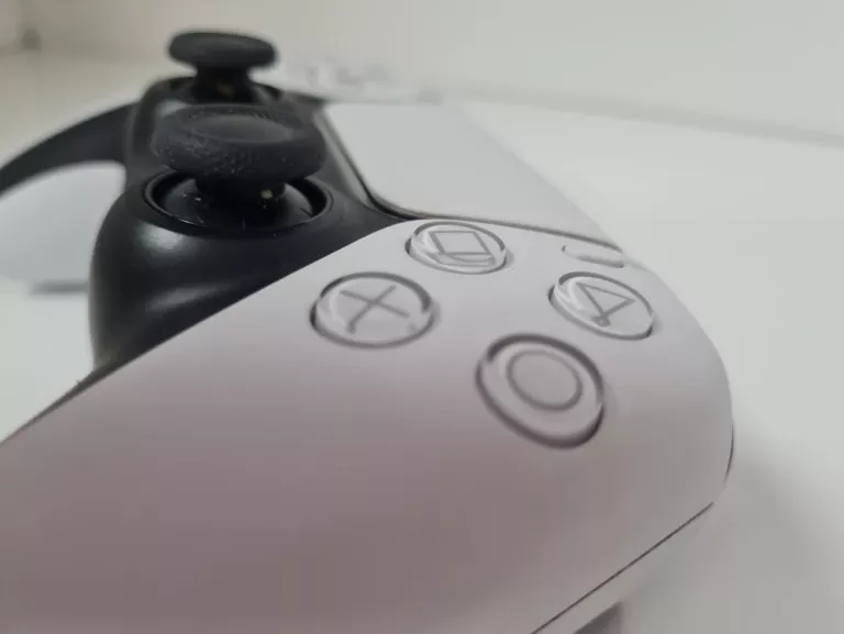 kontroler-bezprzewodowy-sony-dualsense-white-ps5-waga-produktu-z-opakowaniem-jednostkowym-0430