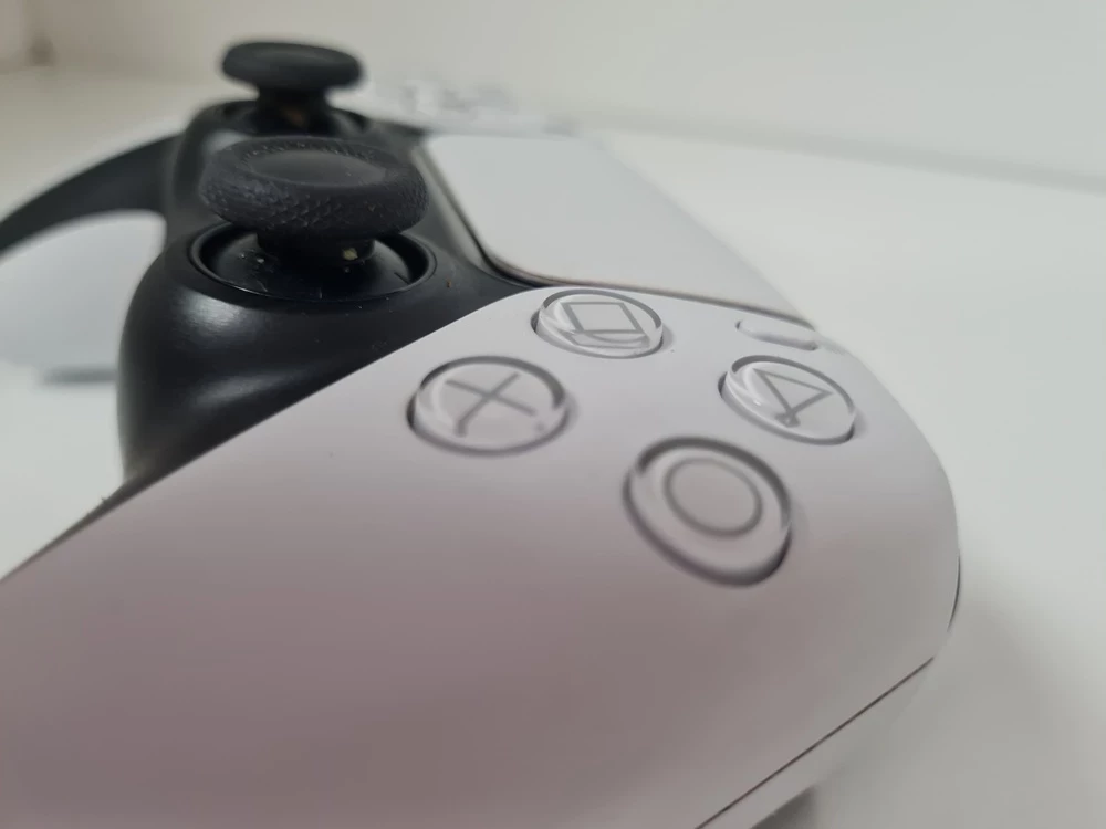 kontroler-bezprzewodowy-sony-dualsense-white-ps5-waga-produktu-z-opakowaniem-jednostkowym-0430