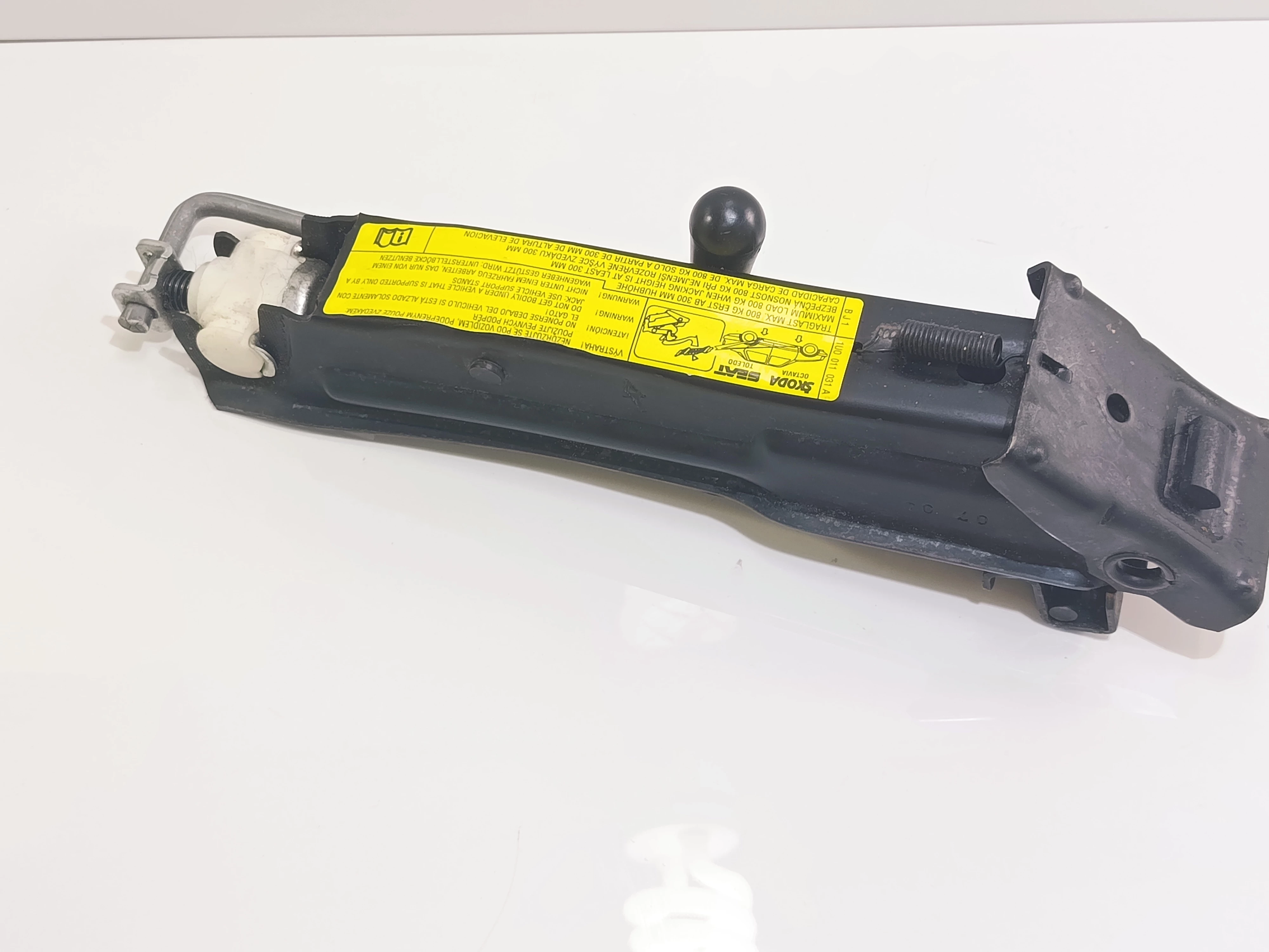 lewarek-samochodowy-czarny-ean-gtin-8711293071685