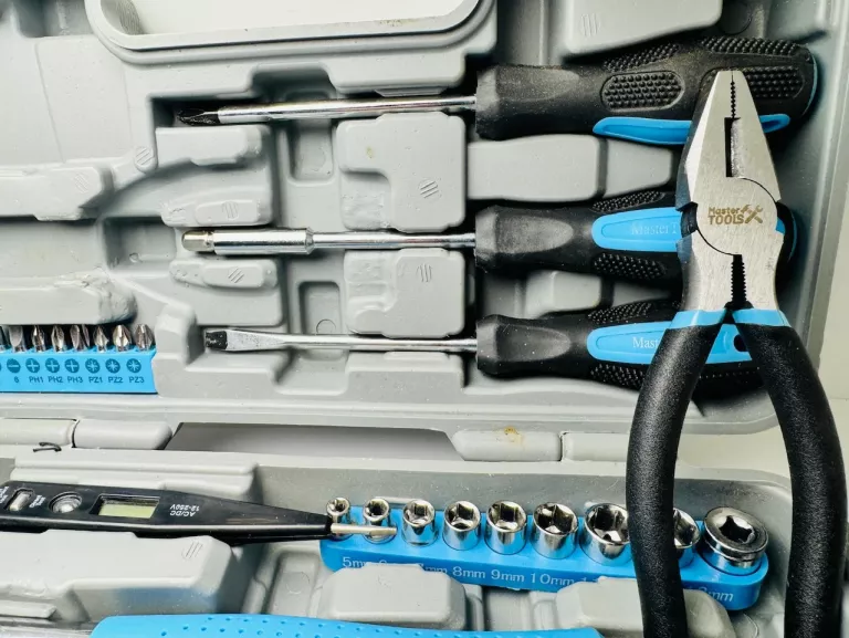 narzedzia-w-walizce-liczba-elementow-w-zestawie-52