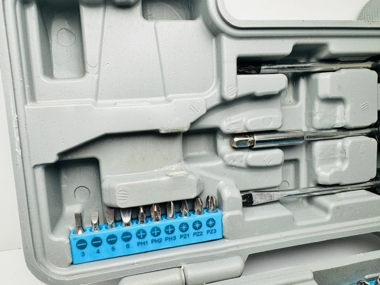 narzedzia-w-walizce-stan-11323-2