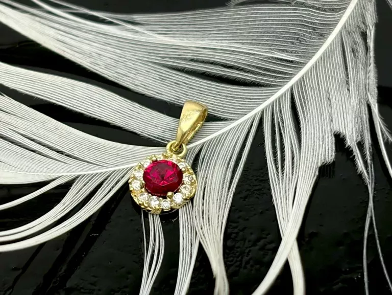 585-urocza-zlota-zawieszka-054g-wolnosci-336-zabrze-sj