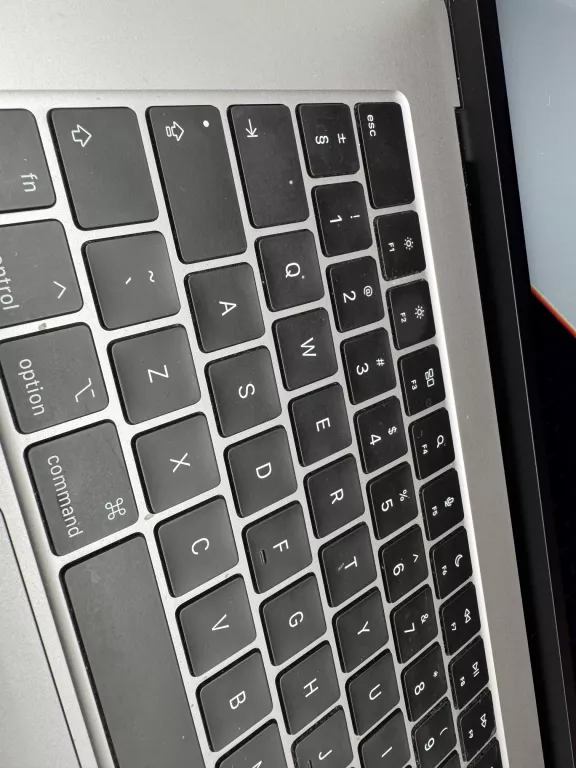 laptop-apple-macbook-air-m2-2023-a2941-przekatna-ekranu-1530