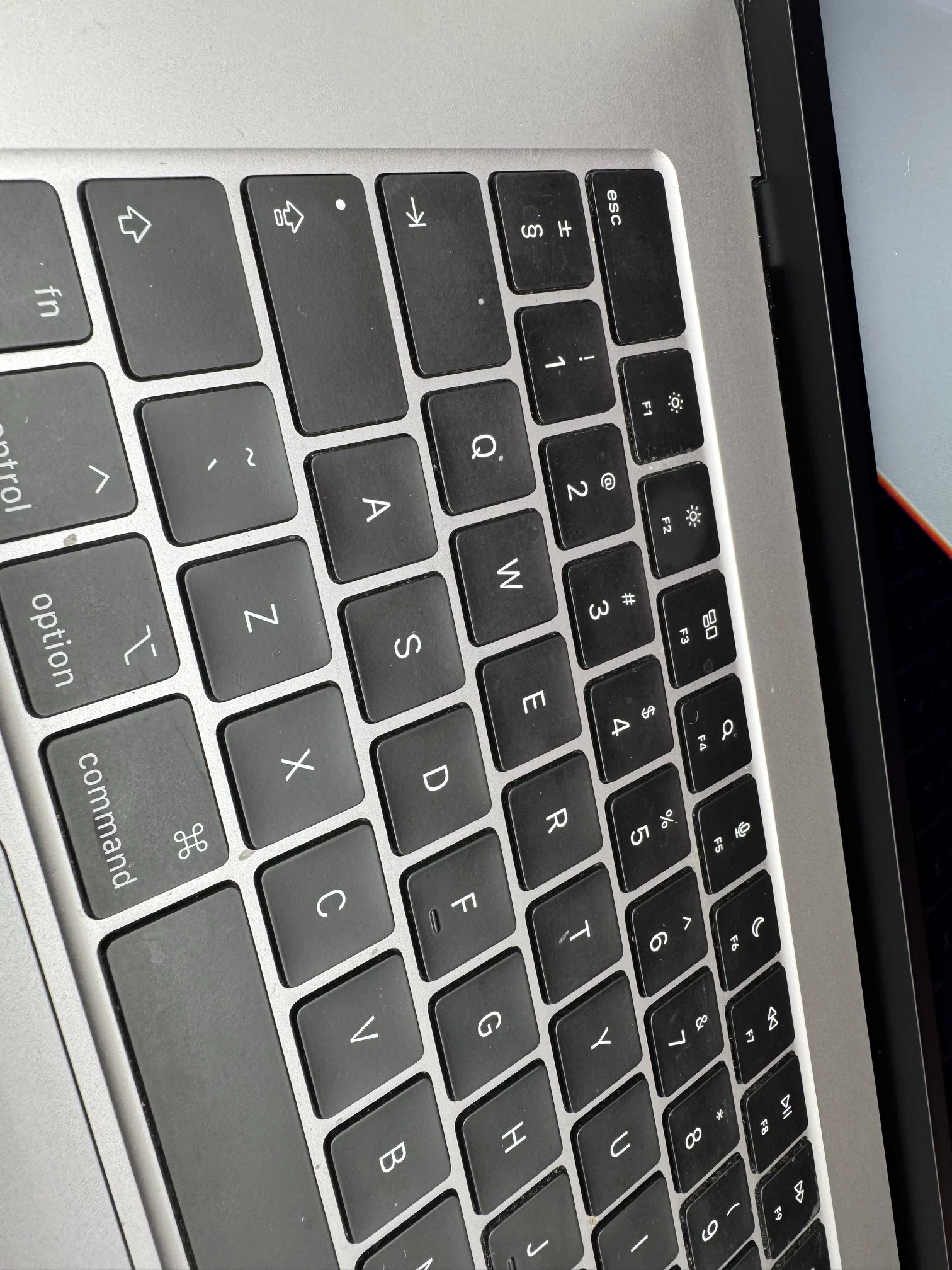 laptop-apple-macbook-air-m2-2023-a2941-przekatna-ekranu-1530