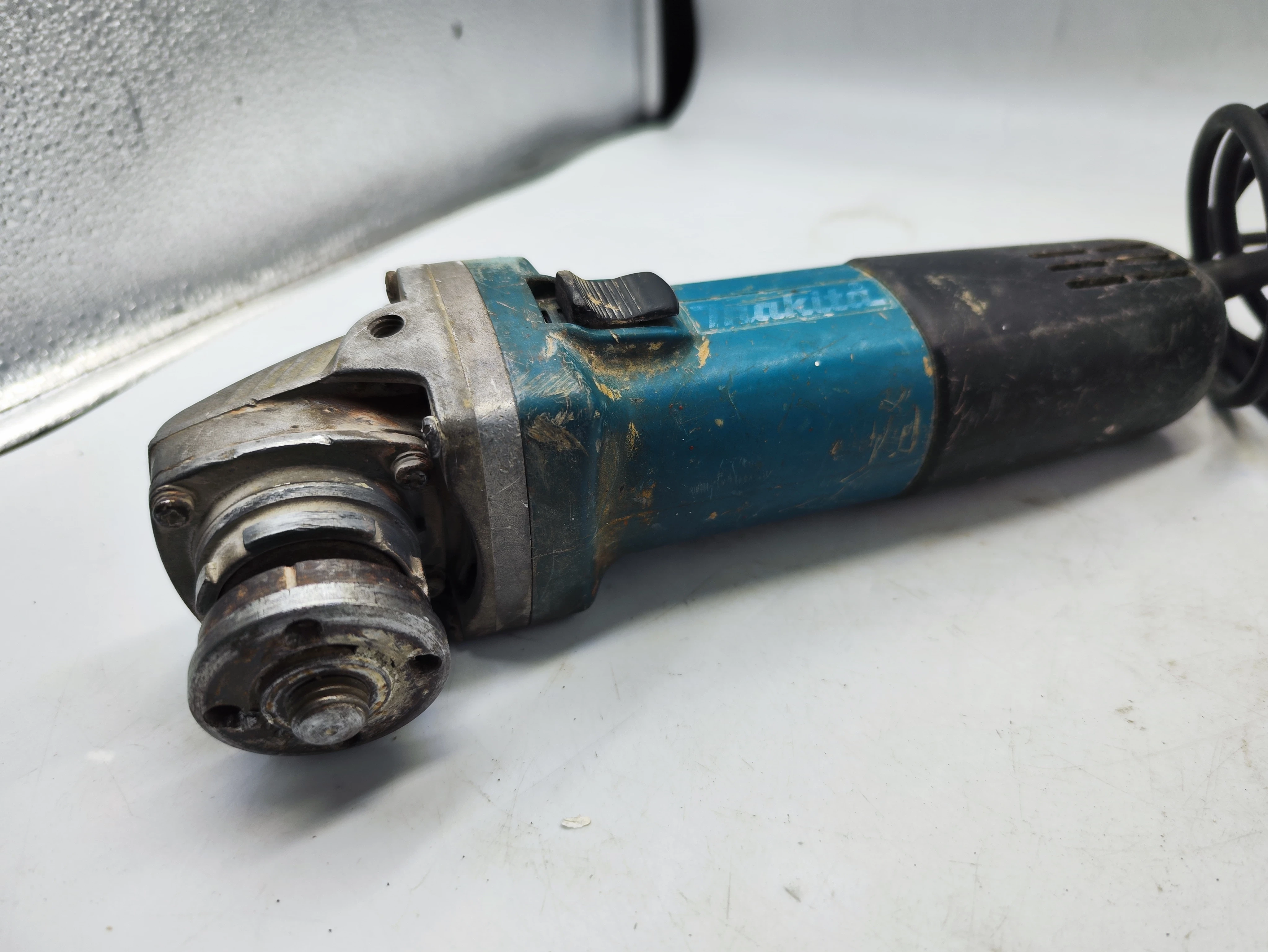 szlifierka-katowa-makita-9558hn-ean-gtin-3016661157837