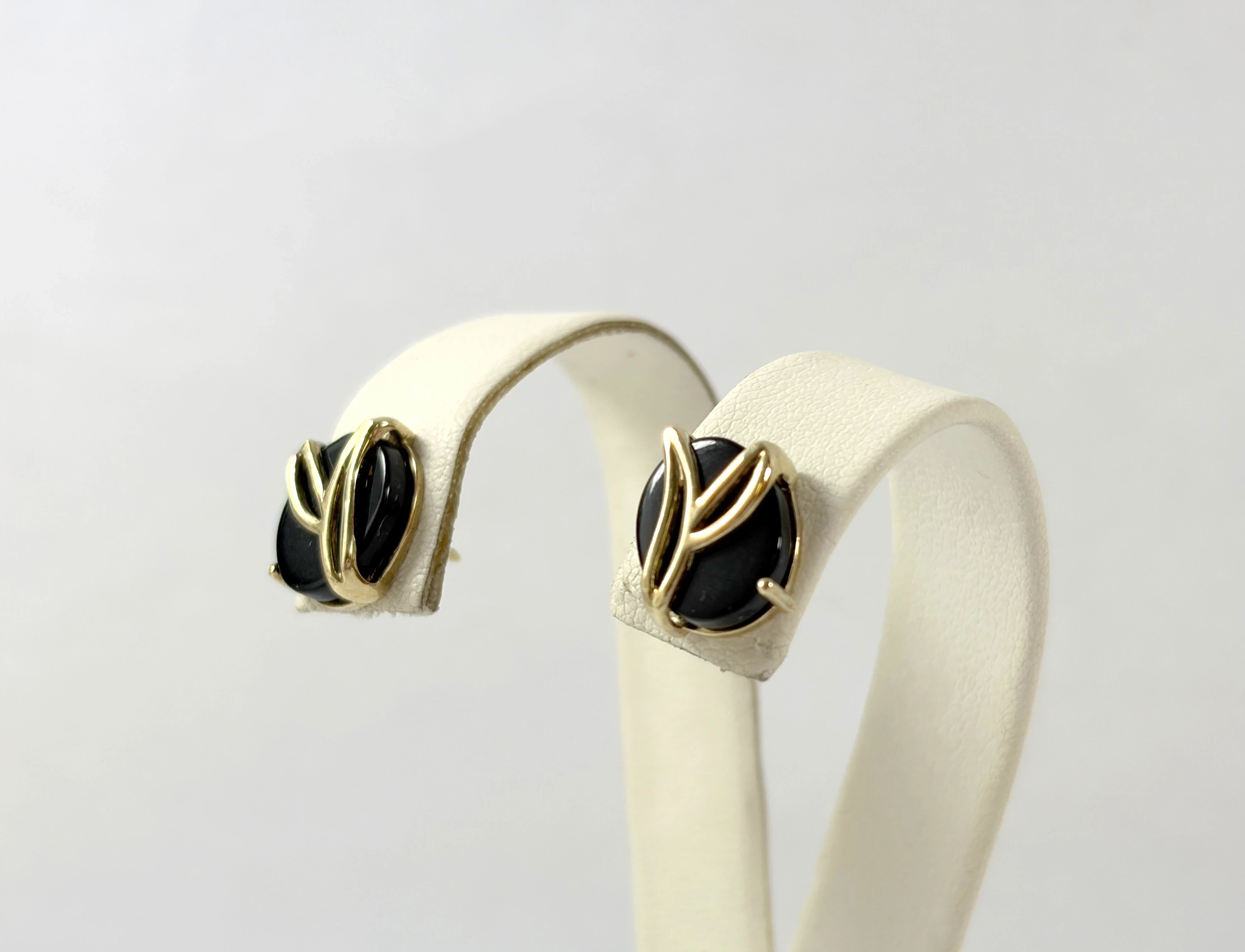 zlote-kolczyki-z-czarnymi-kamieniami-na-sztyfcie-333-241g-kamien-17088-128