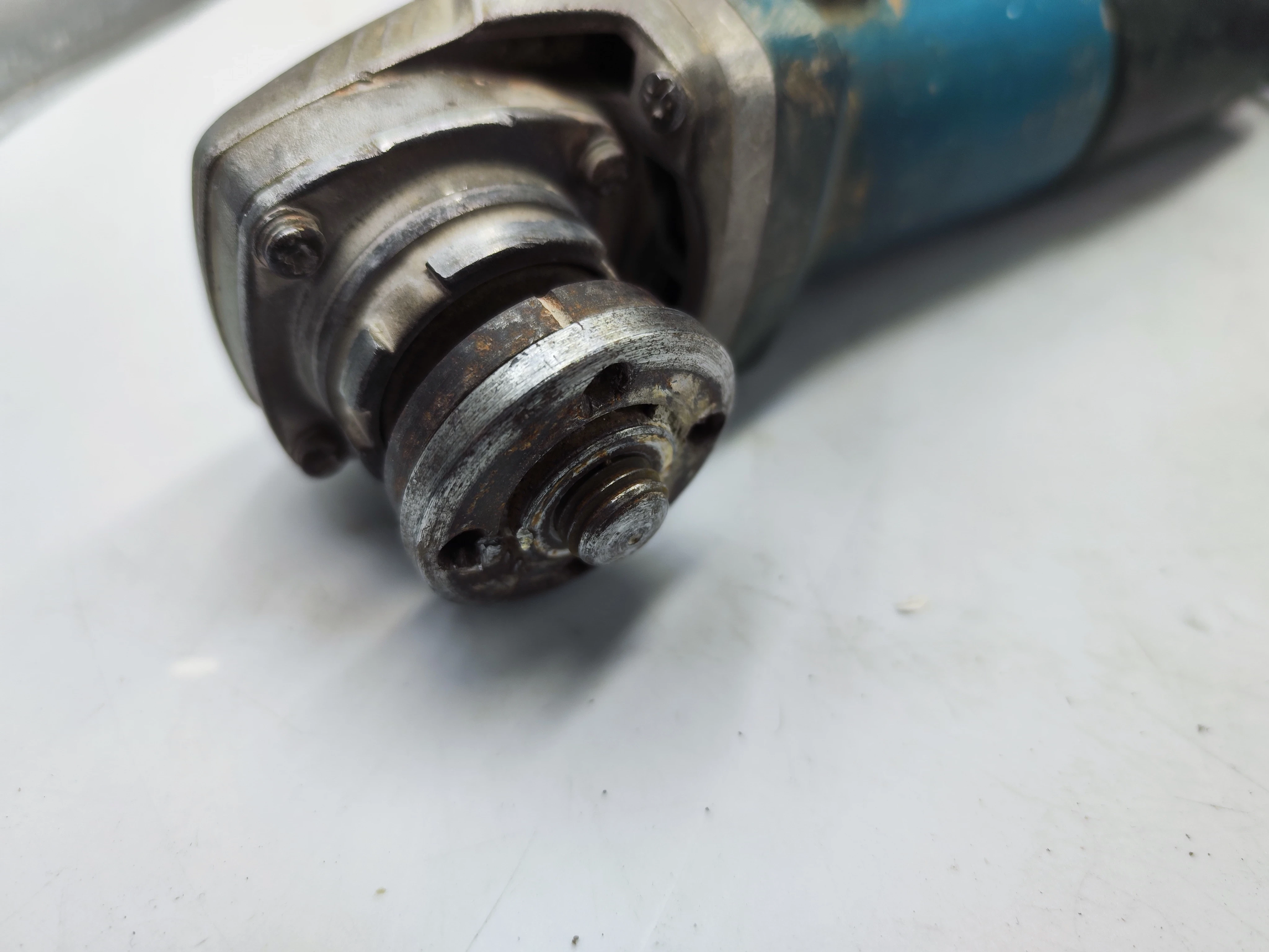 szlifierka-katowa-makita-9558hn-stan-11323-2