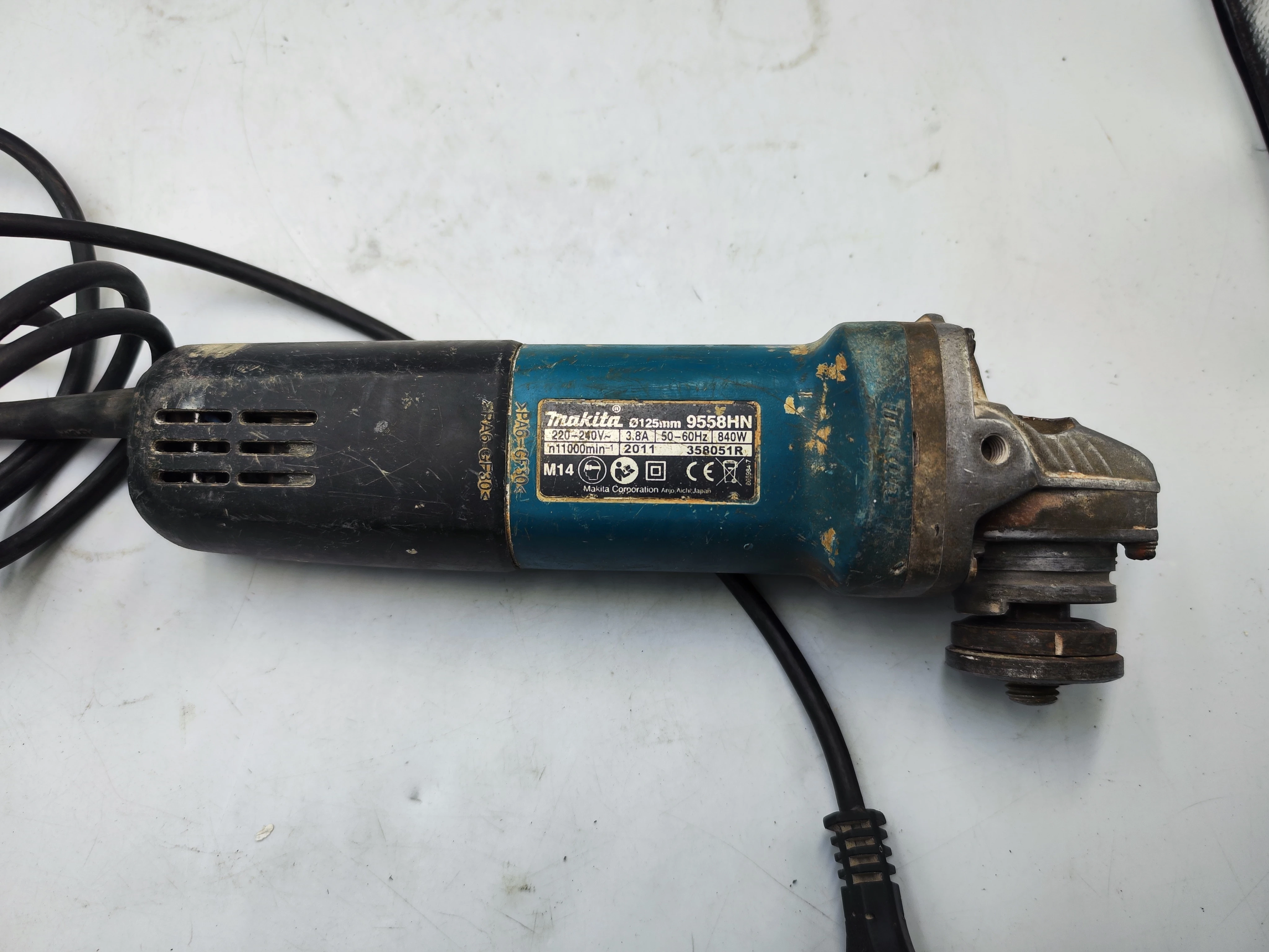 szlifierka-katowa-makita-9558hn-kod-producenta-9558hnrg