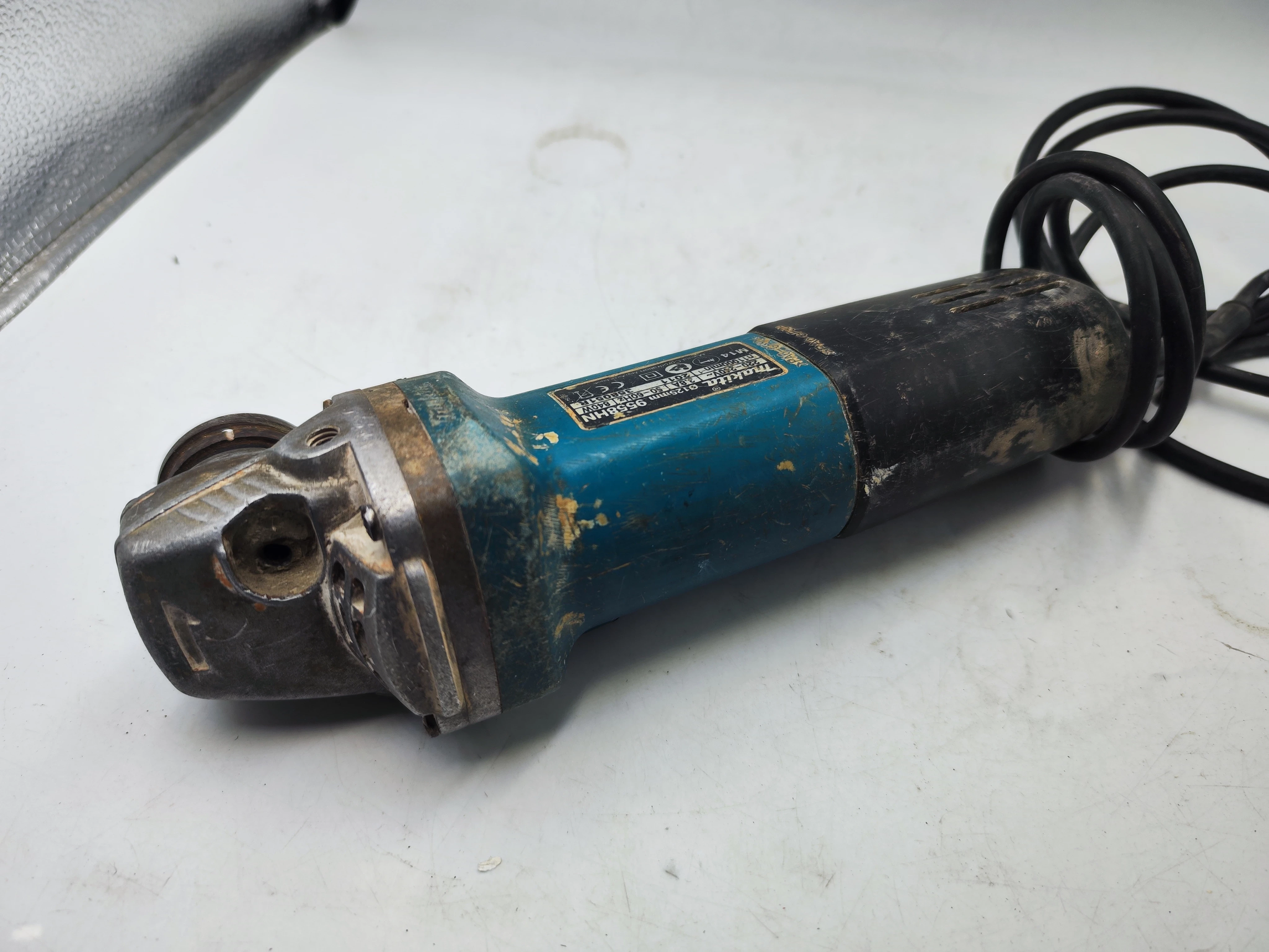 szlifierka-katowa-makita-9558hn-rodzaj-zasilania-128529-2