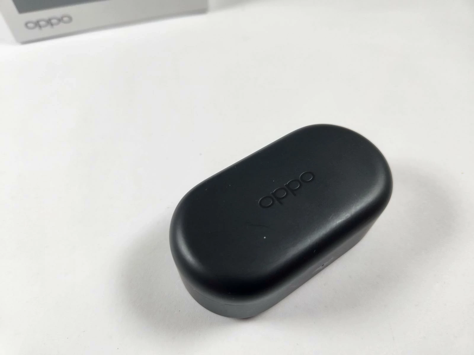 sluchawki-oppo-enco-buds-2-pro-komplet-kolor-dominujacy-129357-3