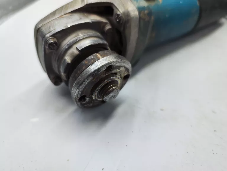 szlifierka-katowa-makita-9558hn-stan-11323-2