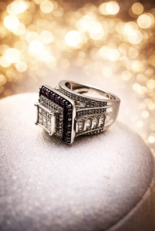 fenomenalny-zloty-pierscionek-z-ametystami-i-brylantami-417-821g-r12-ean-gtin-0025051305874