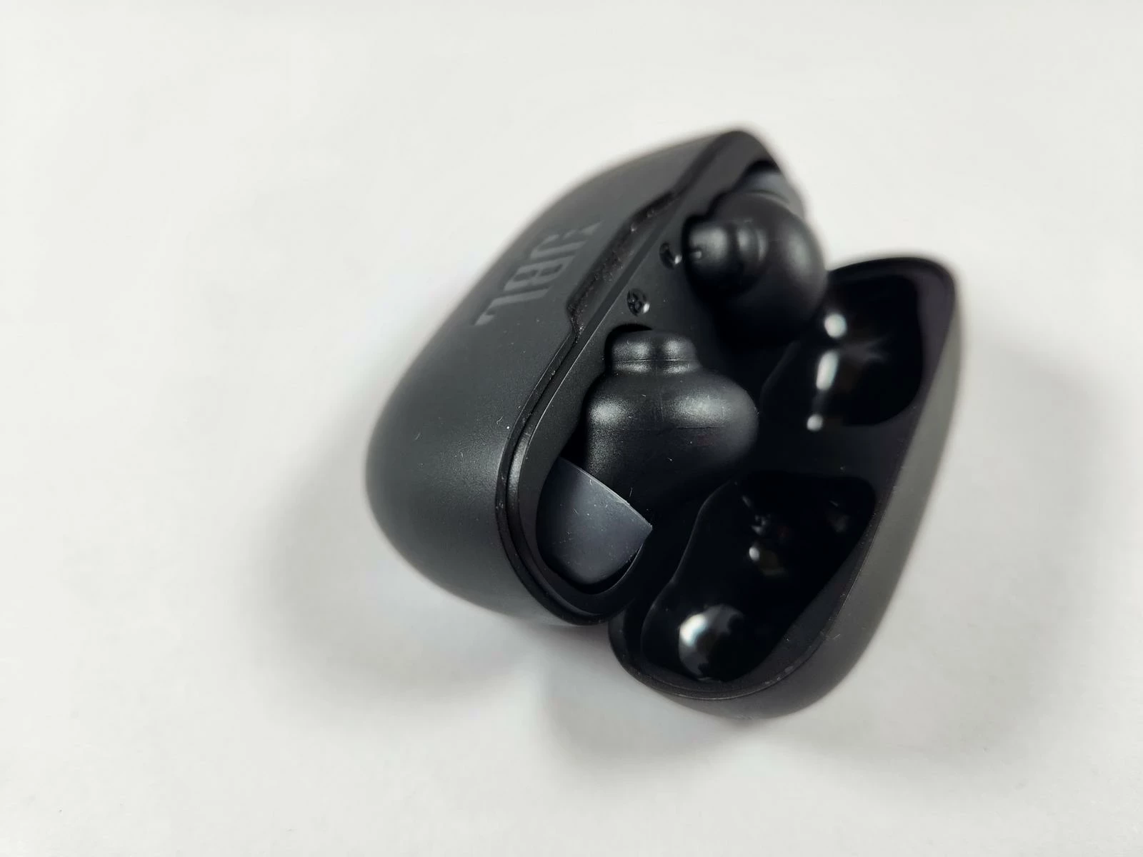 sluchawki-jbl-wave-beam-2-stan-11323-2