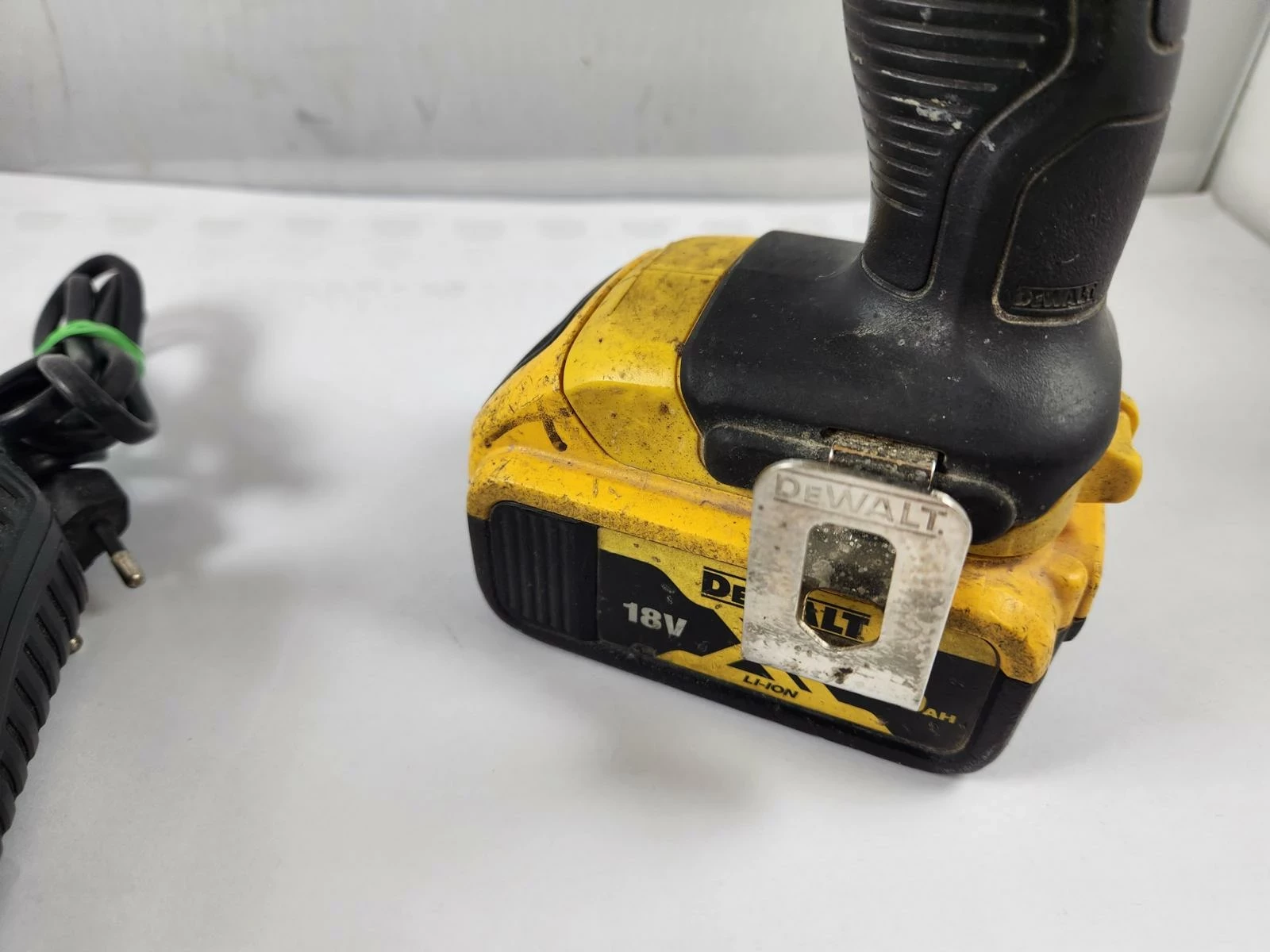 wkretarka-dewalt-dcd771-aku-5ah-ladowarka-stan-11323-2