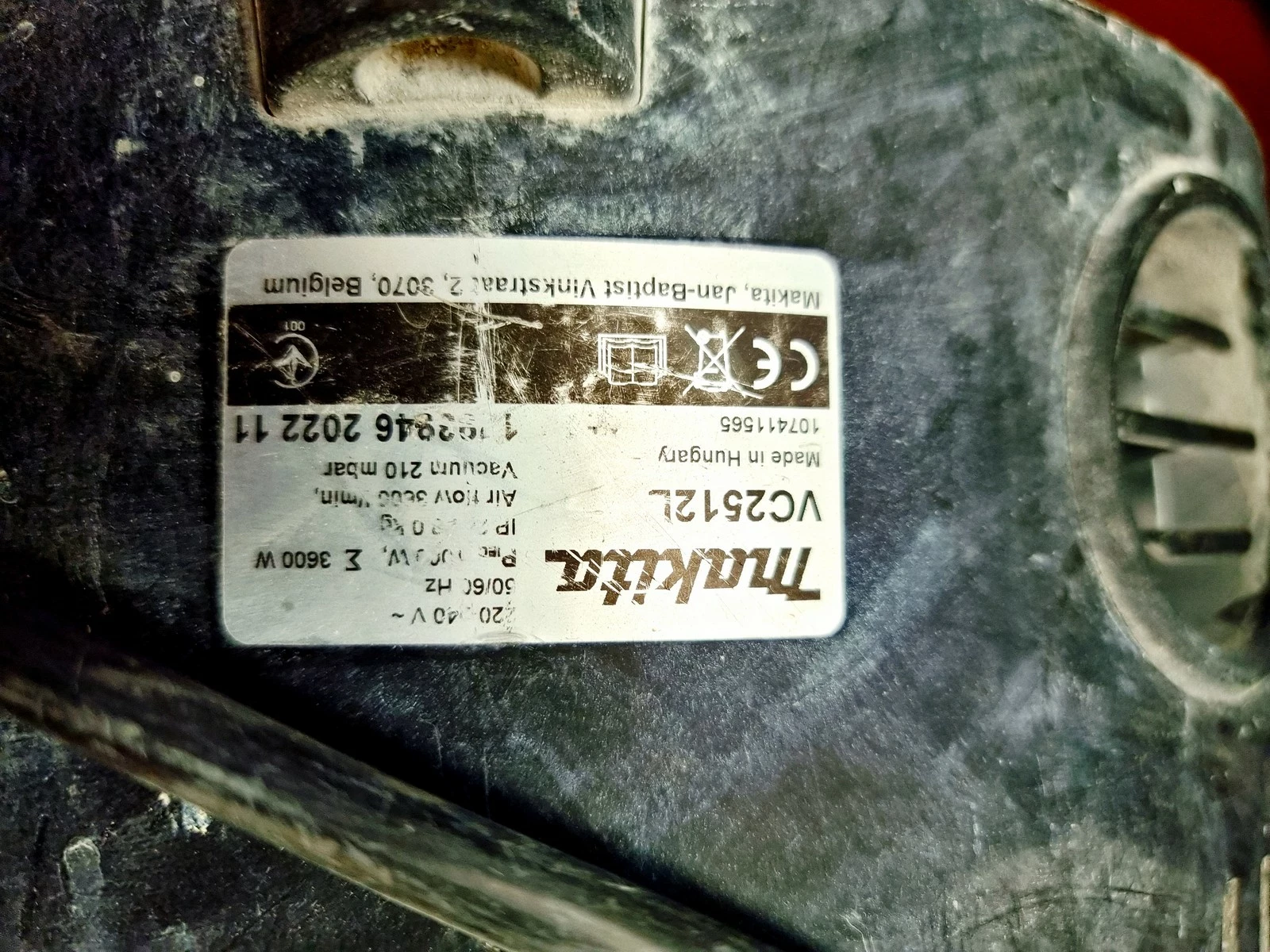 odkurzacz-przemyslowy-makita-vc2512l-maksymalna-moc-100000