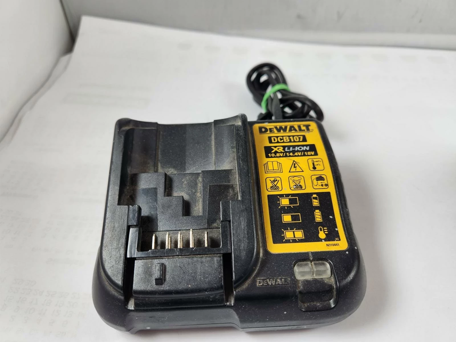 wkretarka-dewalt-dcd771-aku-5ah-ladowarka-kod-producenta-dcd771nt