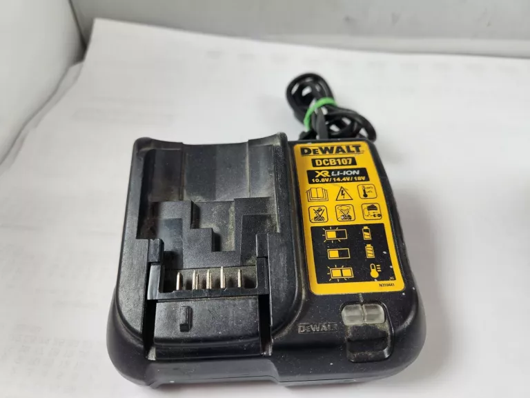 wkretarka-dewalt-dcd771-aku-5ah-ladowarka-kod-producenta-dcd771nt