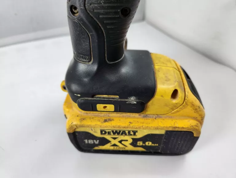 wkretarka-dewalt-dcd771-aku-5ah-ladowarka-pojemnosc-akumulatora-000