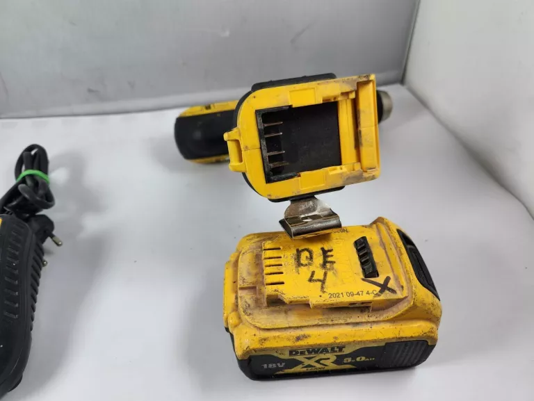 wkretarka-dewalt-dcd771-aku-5ah-ladowarka-zasilanie-209202-1769478