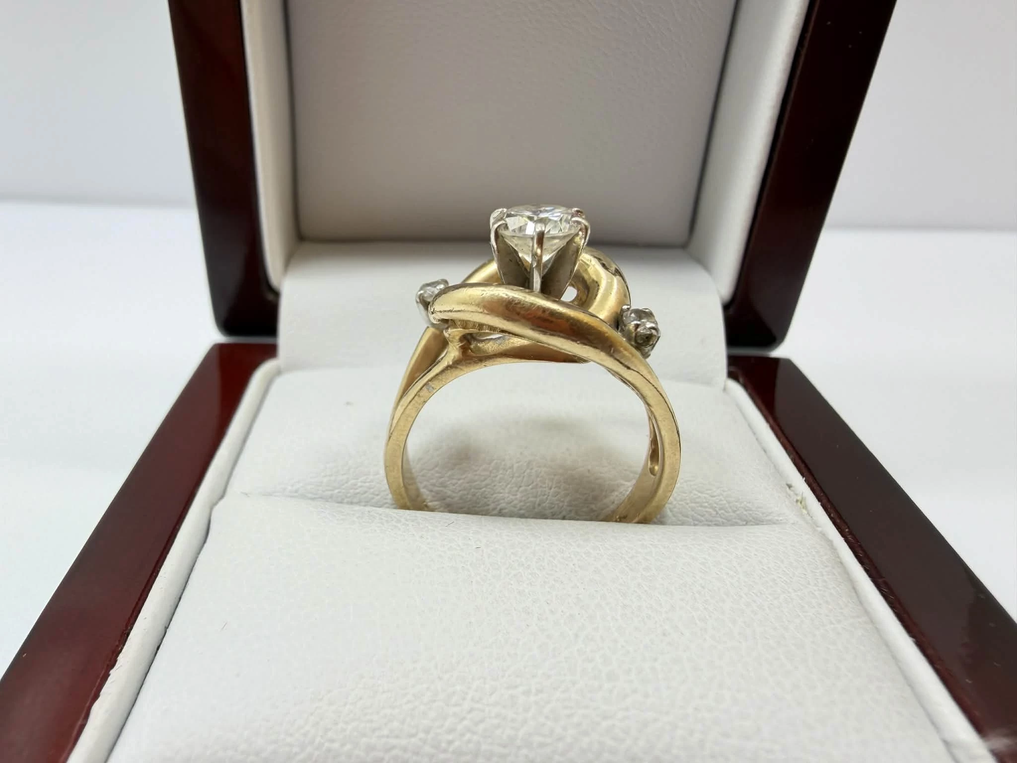 wyrob-jubilerski-uzywany-pierscionek-material-15835-2