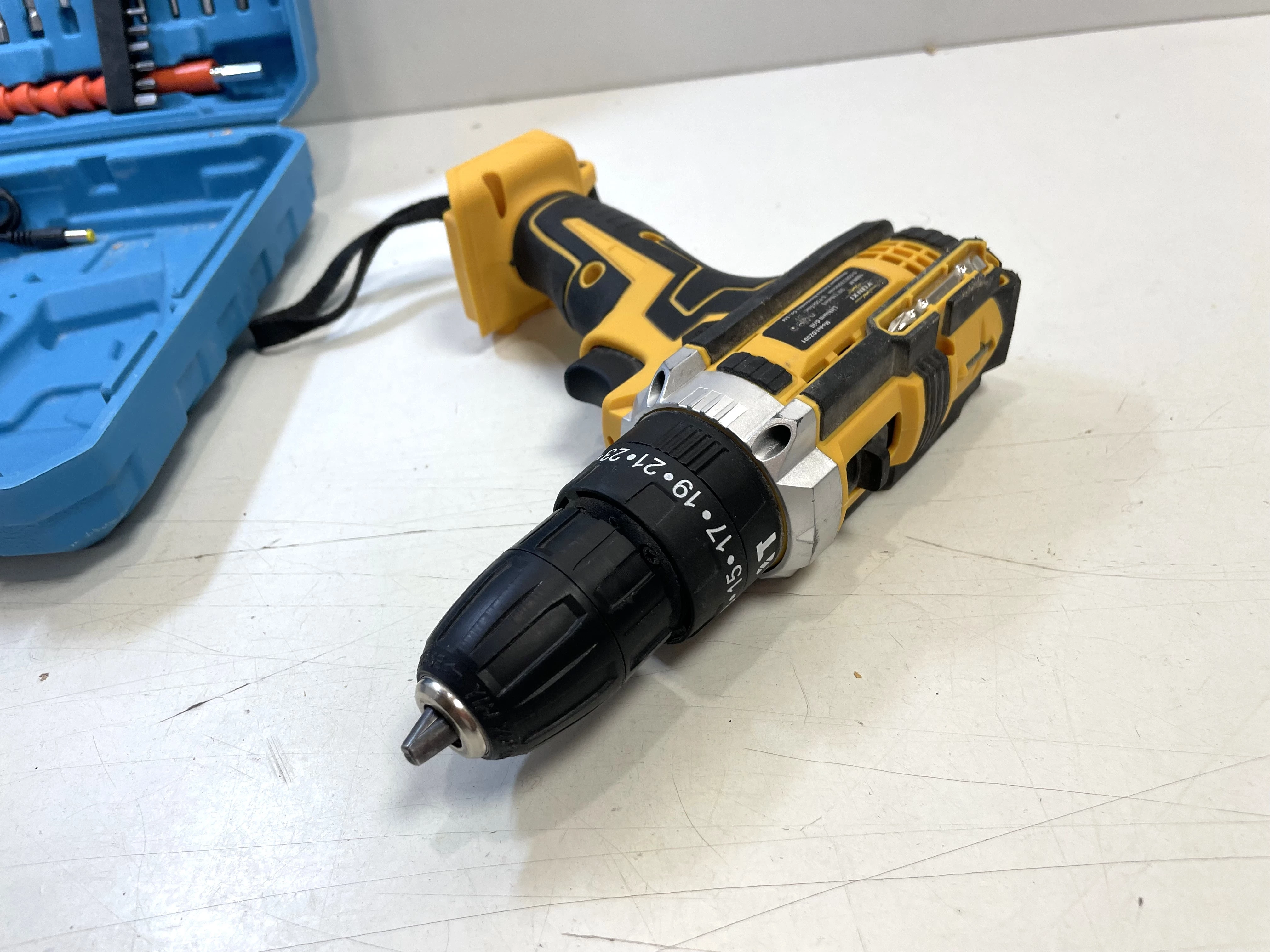 wkretarka-yunxi-walizka-marka-248811-1922041