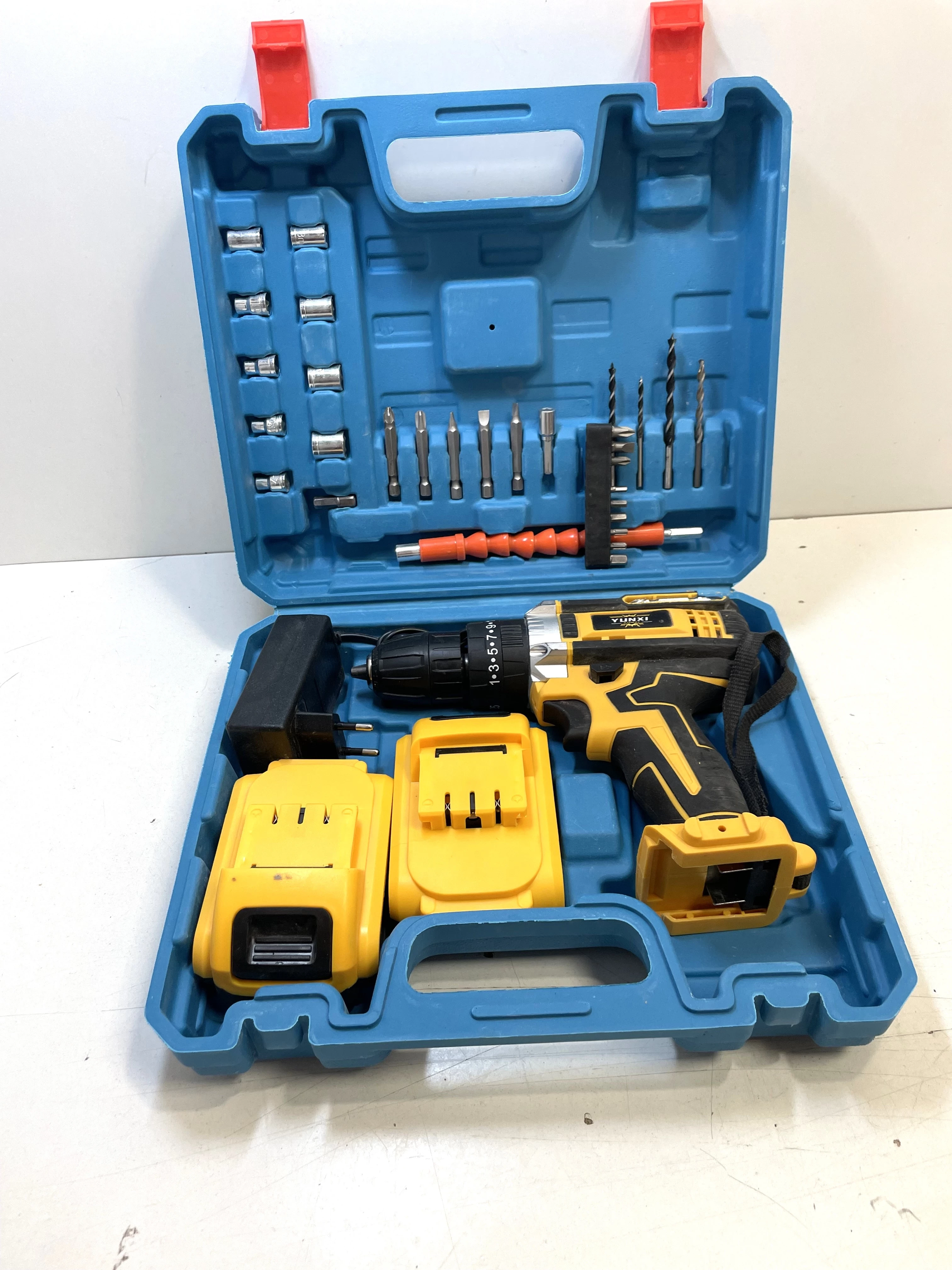 wkretarka-yunxi-walizka-osiedle-centrum-d1-krakow