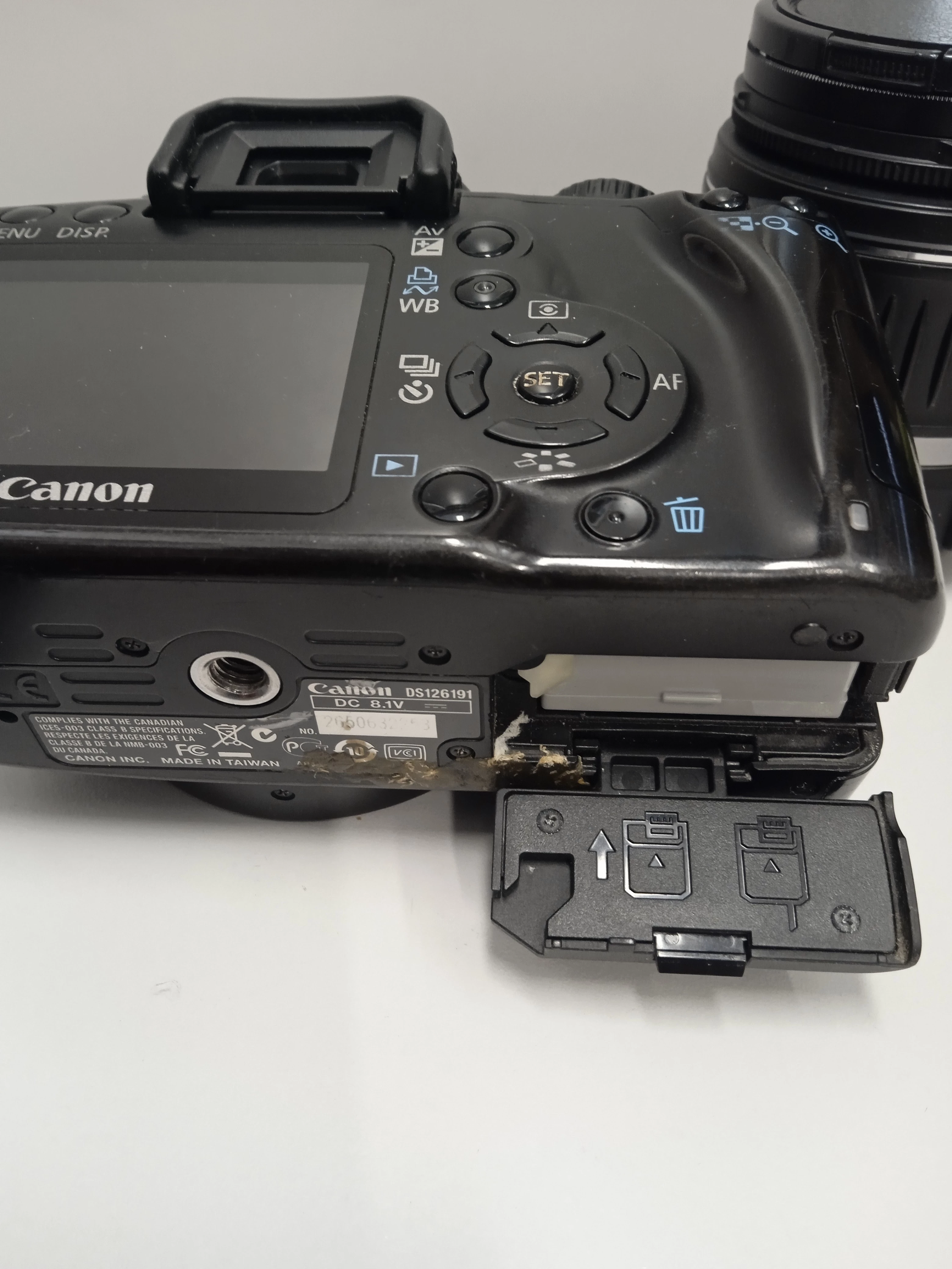 lustrzanka-canon-eos-1000d-obiektyw-canon-18-55mm-kod-producenta-eos-1000d