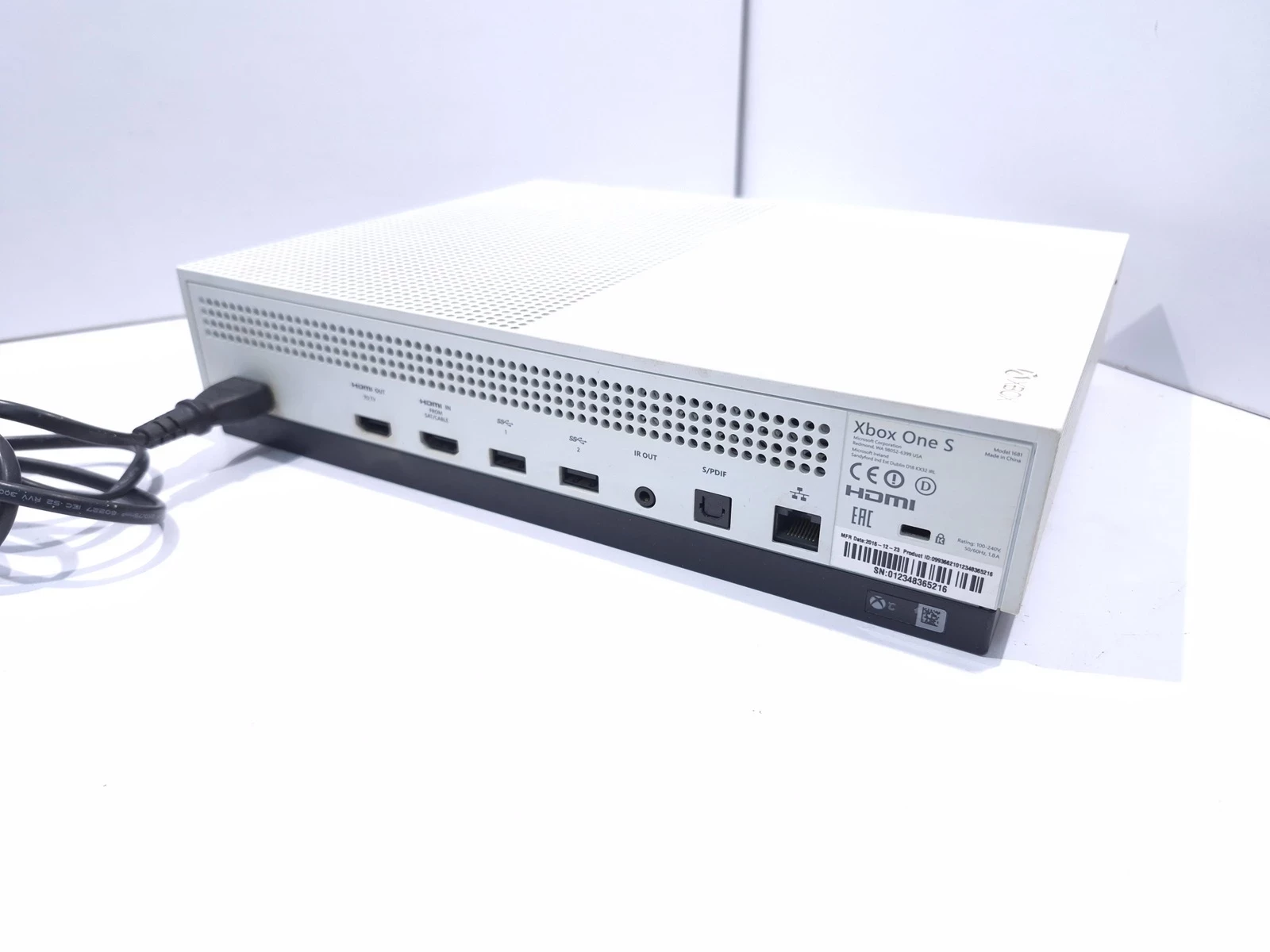 konsola-xbox-one-s-1tb-pad-ean-gtin-0889842214062