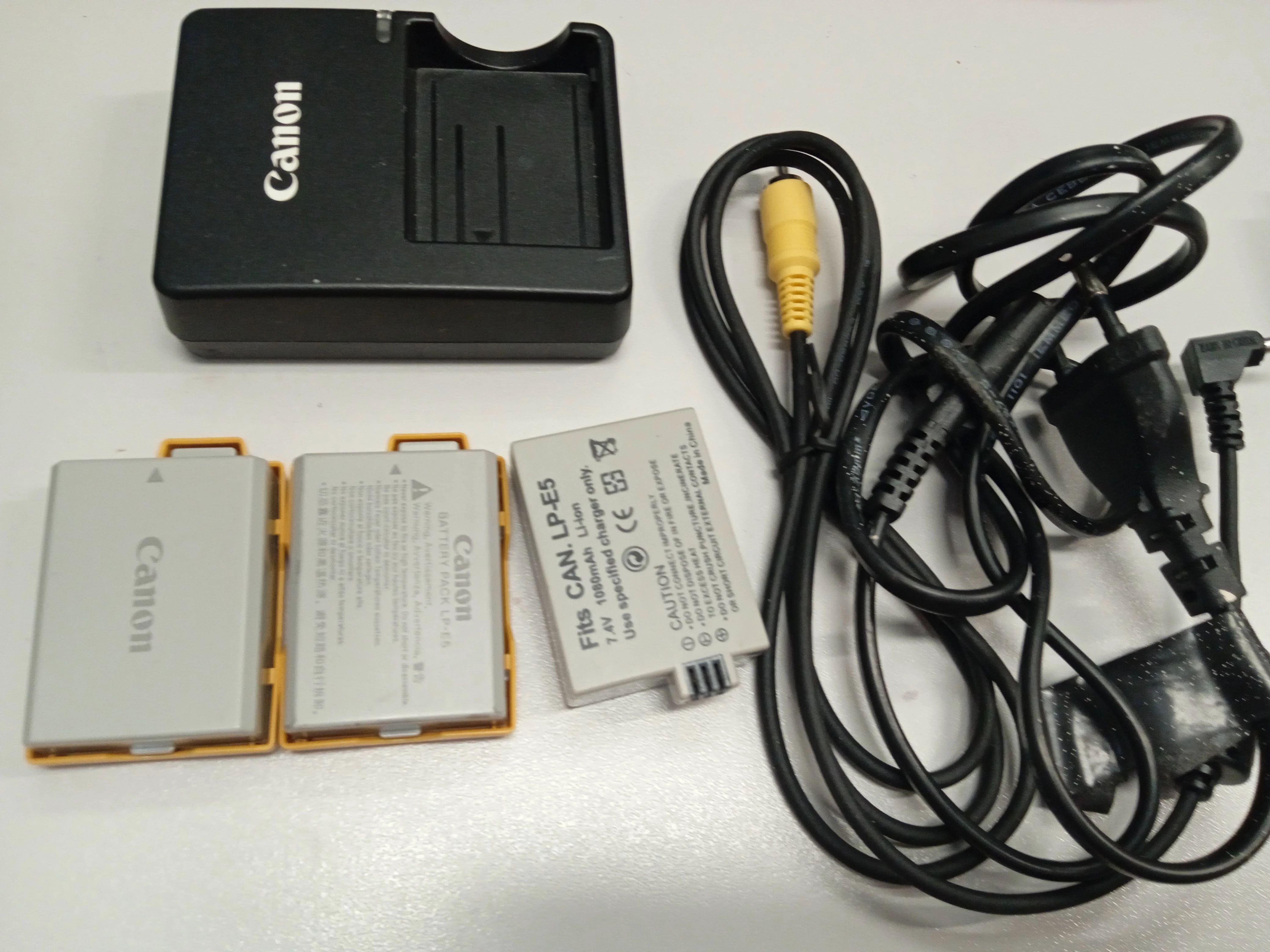 lustrzanka-canon-eos-1000d-obiektyw-canon-18-55mm-rozmiar-matrycy-206882-228774