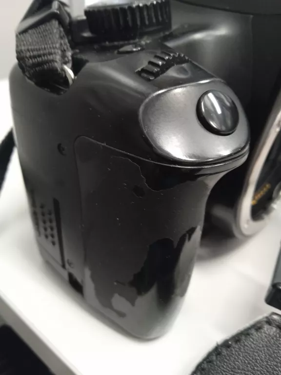 lustrzanka-canon-eos-1000d-obiektyw-canon-18-55mm-ean-gtin-0656565656512