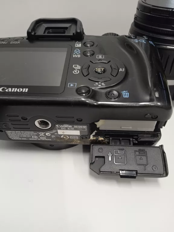 lustrzanka-canon-eos-1000d-obiektyw-canon-18-55mm-model-eos-1000d