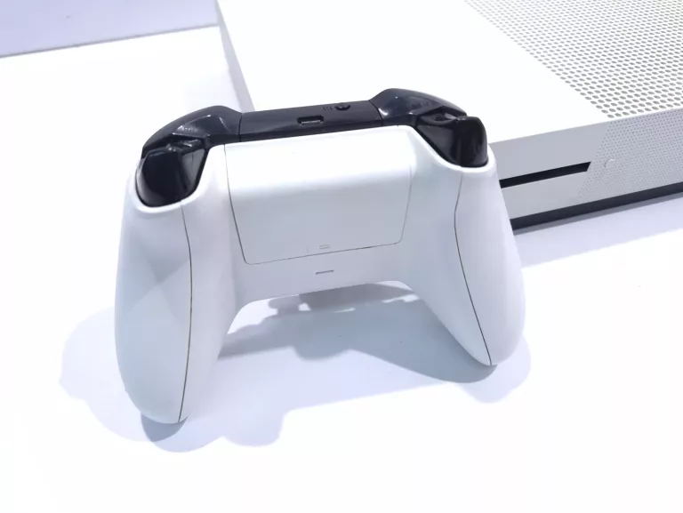 konsola-xbox-one-s-1tb-pad-liczba-kontrolerow-w-zestawie-205994-225550