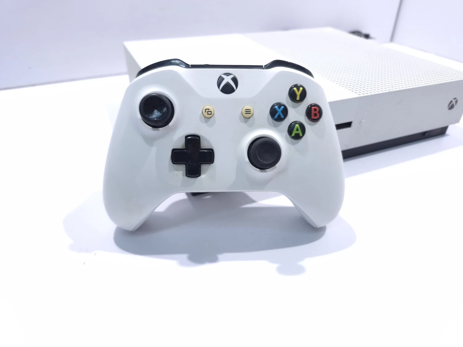 konsola-xbox-one-s-1tb-pad-stan-11323-2