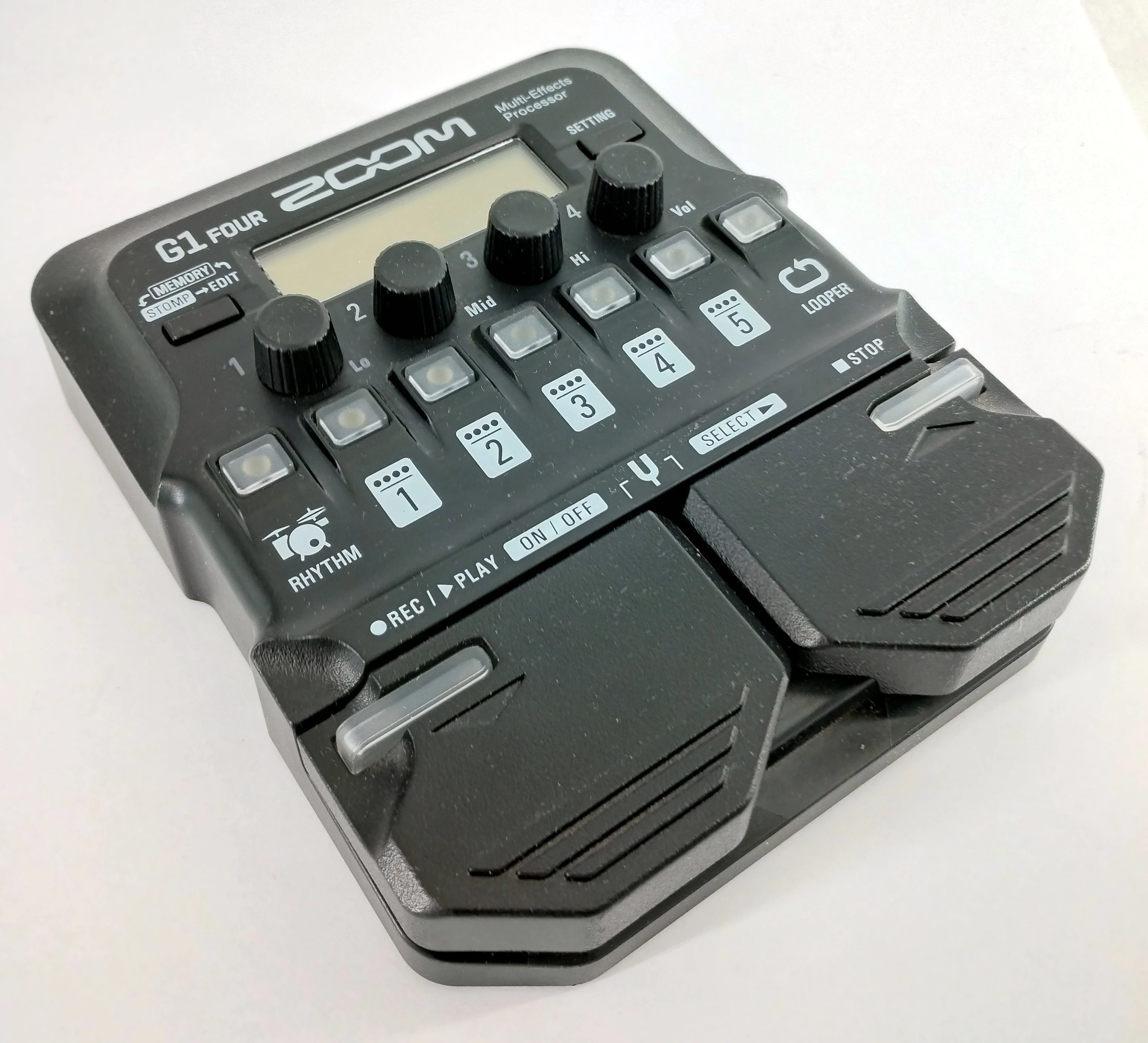 multiefekt-gitarowy-g1-four-zoom-kable-ean-gtin-4515260020188