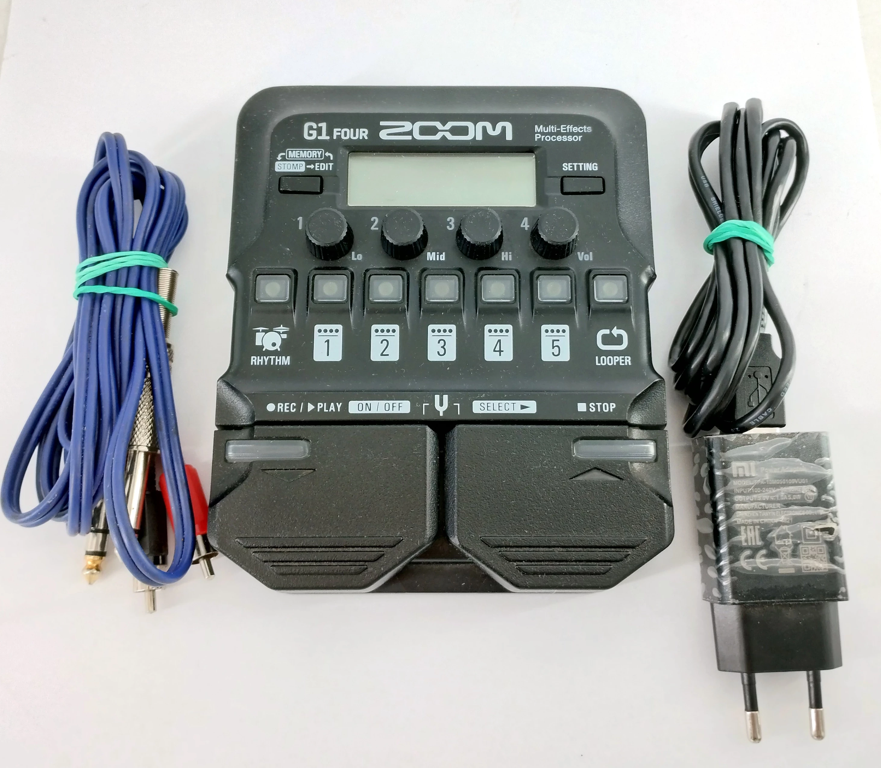 multiefekt-gitarowy-g1-four-zoom-kable-powst-warsz-54-darlowo