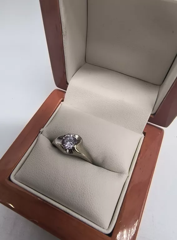 pierscionek-z-bialego-zlota-14k585-308g-19r-ean-gtin-000000000000