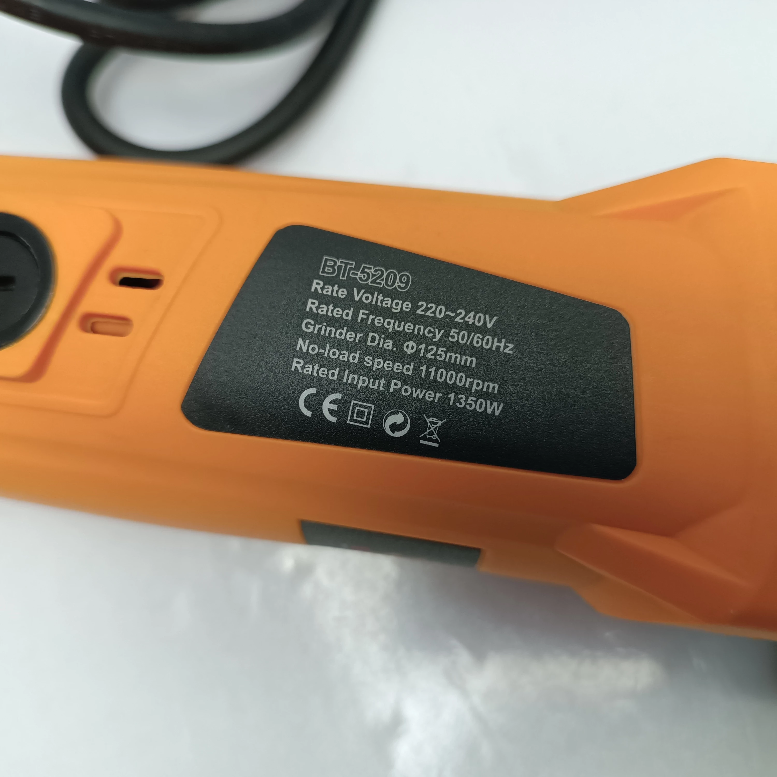 szlifierka-katowa-bull-tech-bt-5201-1350w-maksymalna-moc-135000