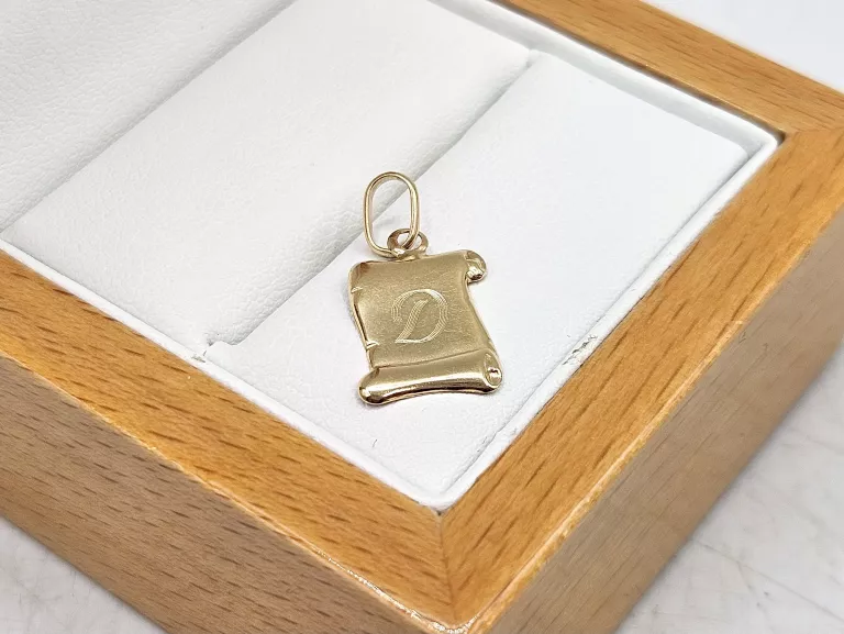 zlota-zawieszka-literka-d-585-14k-040g-20mm-motyw-129129-1924399