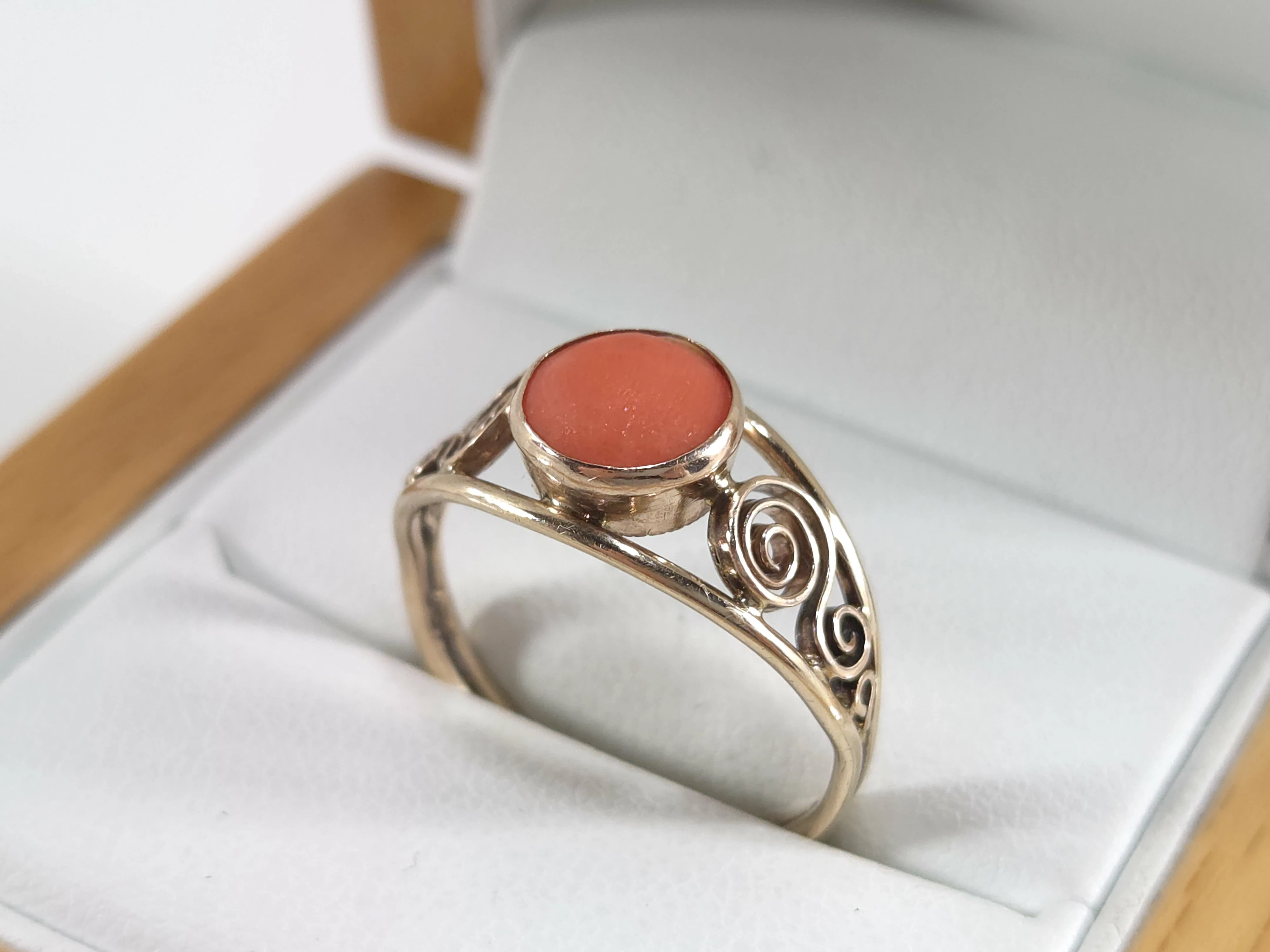 zloty-pierscionek-z-koralem-pr585-246g-rozm18-rozmiarsrednica-wew-mm-372-13