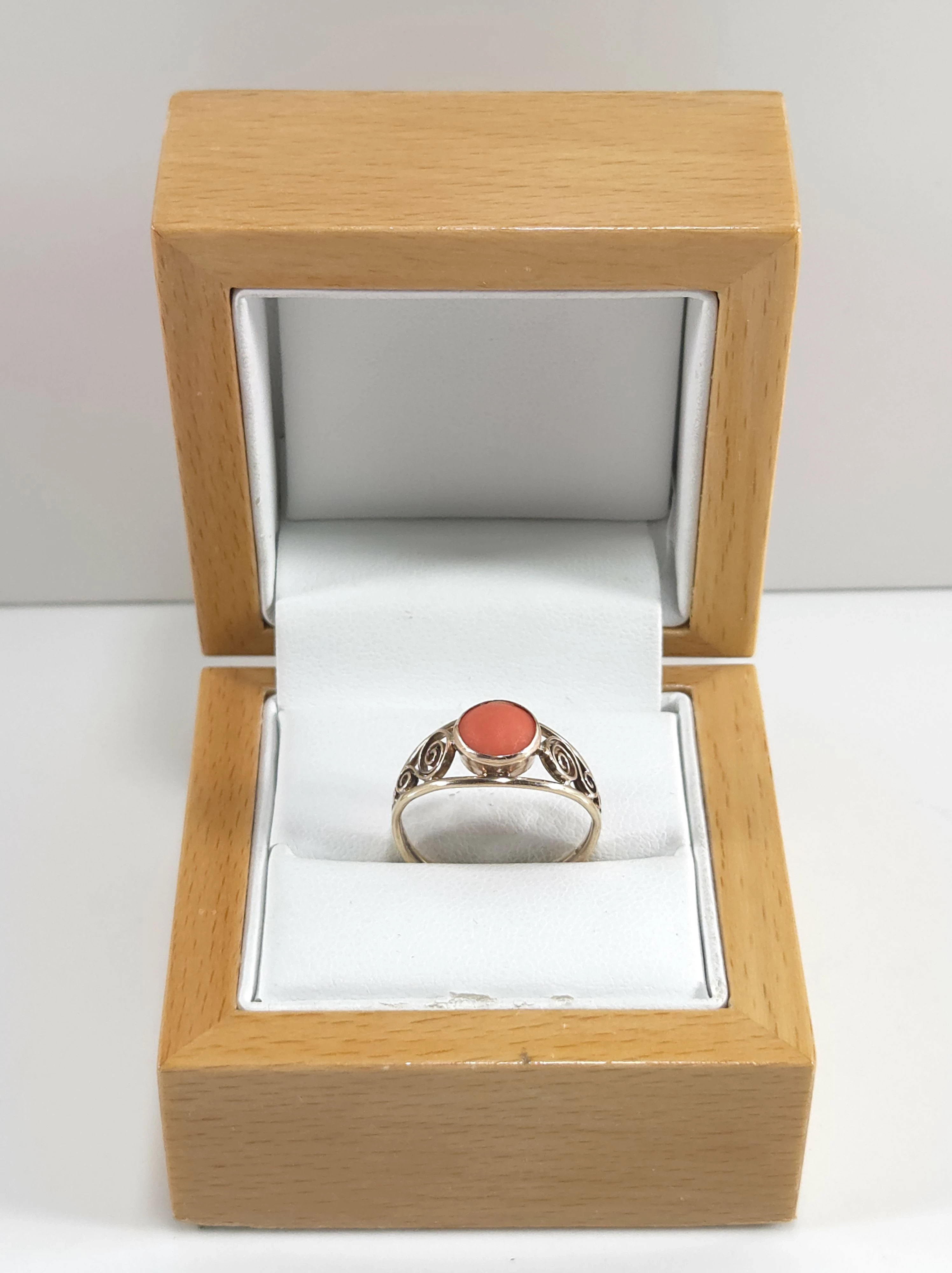 zloty-pierscionek-z-koralem-pr585-246g-rozm18-kamien-17088-128