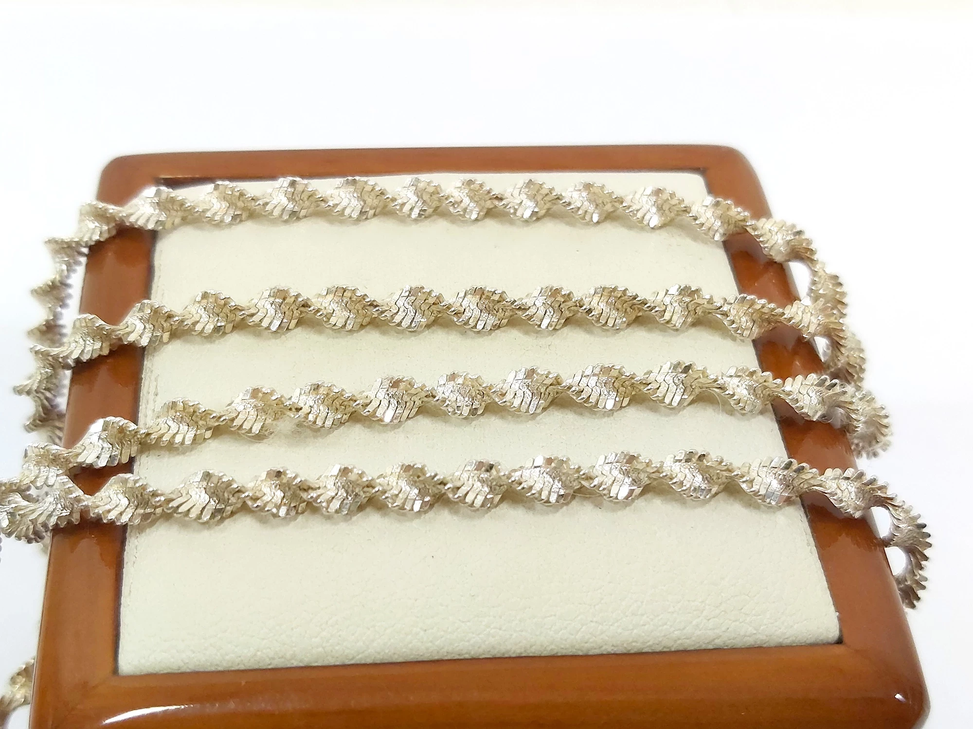 zakrecony-srebrny-lancuszek-proby-925-dl50-cm-mickiewicza-1-nidzica