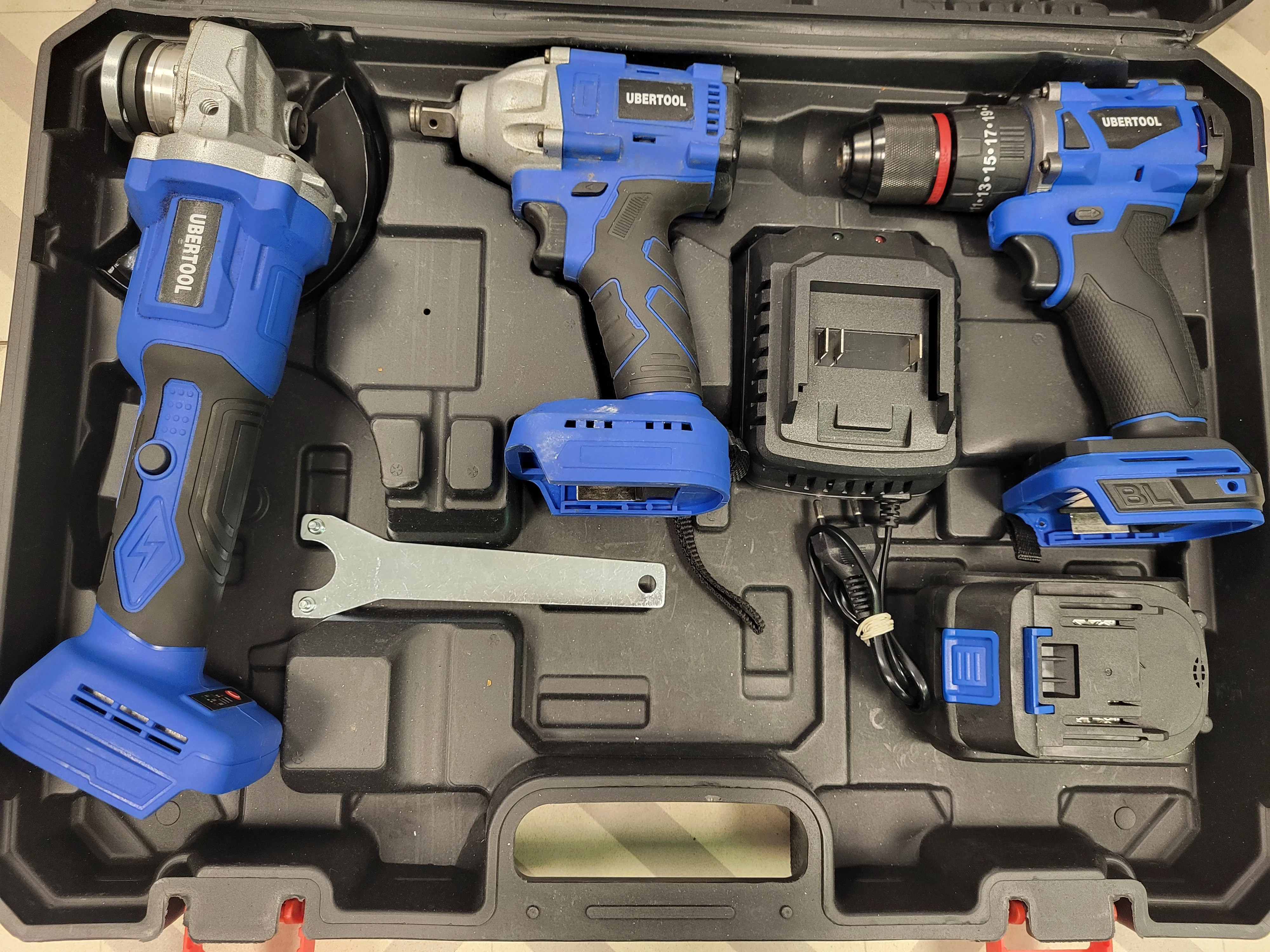 zestaw-narzedzi-ubertool-3w1-walizka-ean-gtin-5904285701230