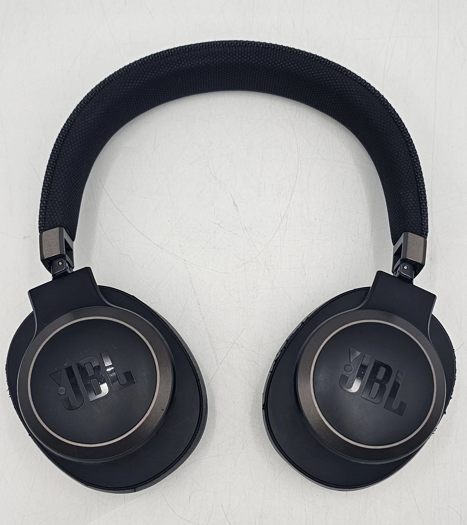 sluchawki-bt-jbl-live-650bt-stan-11323-2