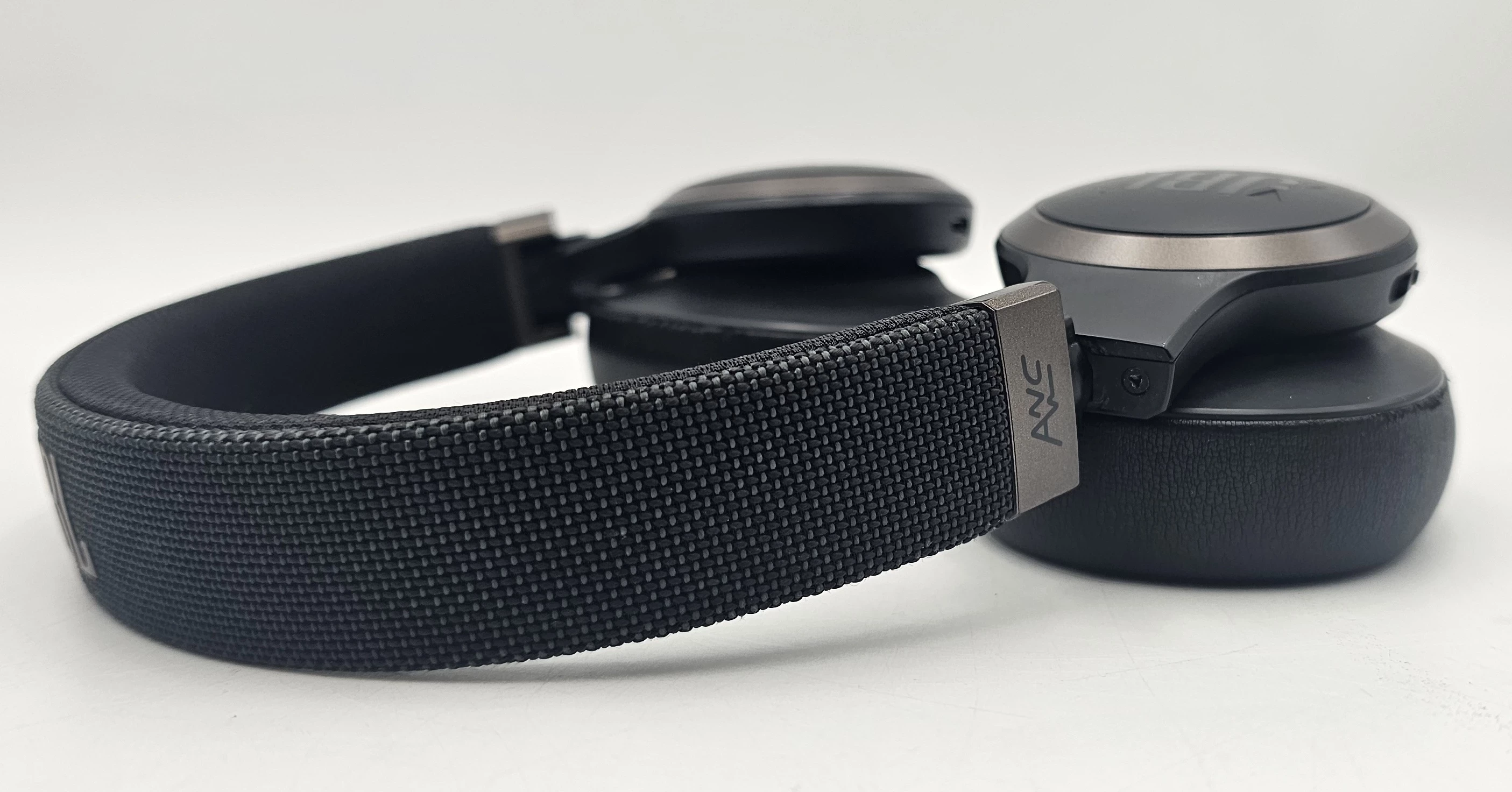 sluchawki-bt-jbl-live-650bt-transmisja-sygnalu-203713-217785