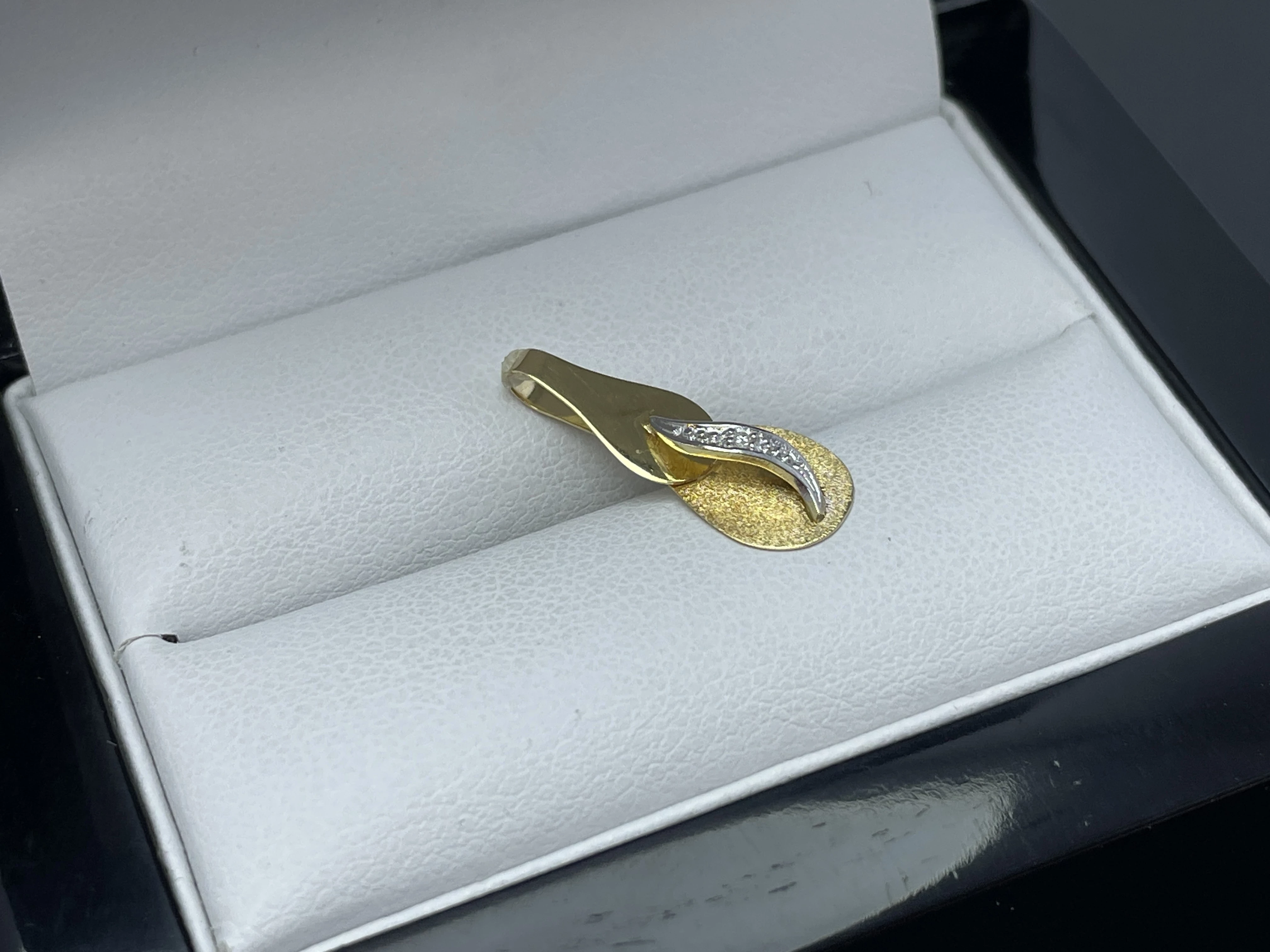 zloty-wisiorek-cyrkonie-333-052g-2-cm-wolnosci-239-zabrze-sj