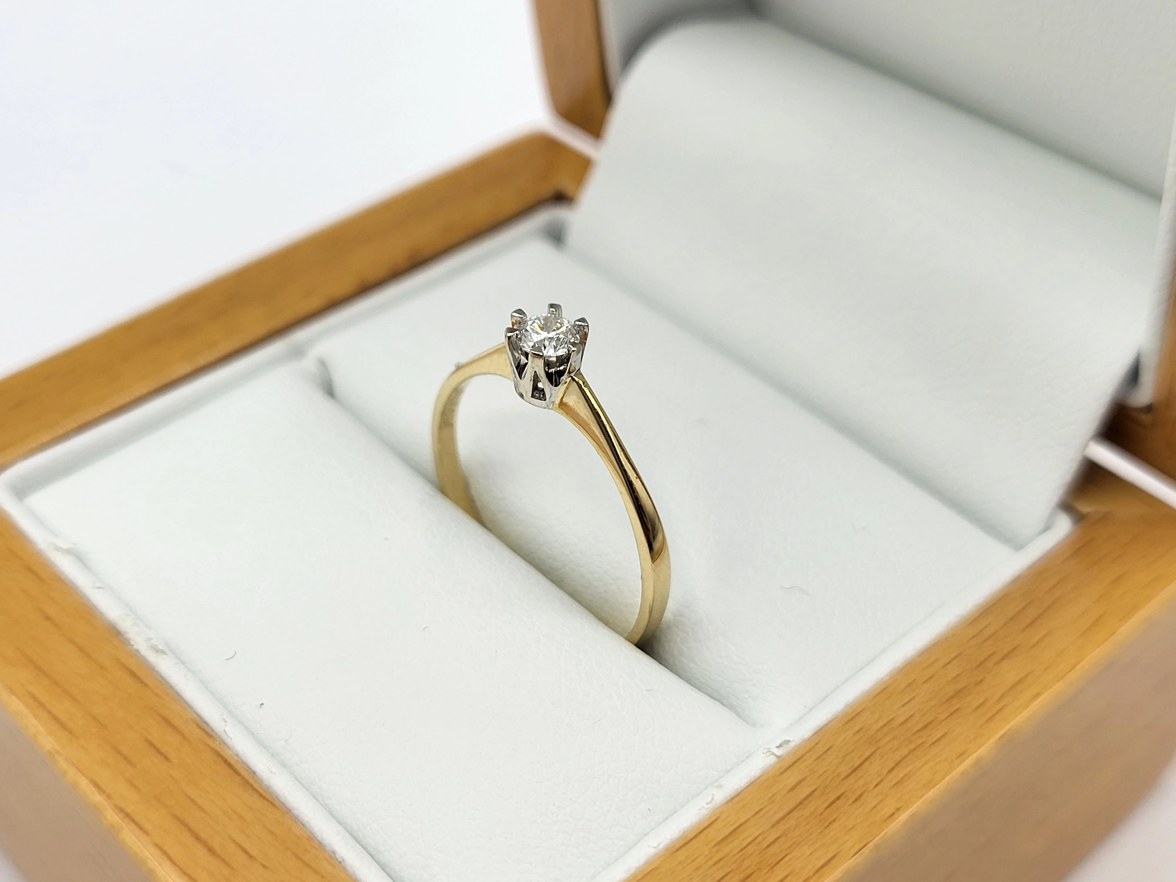 zloty-pierscionek-z-brylantem-014ct-585-125g-r14-ean-gtin-5905868206159