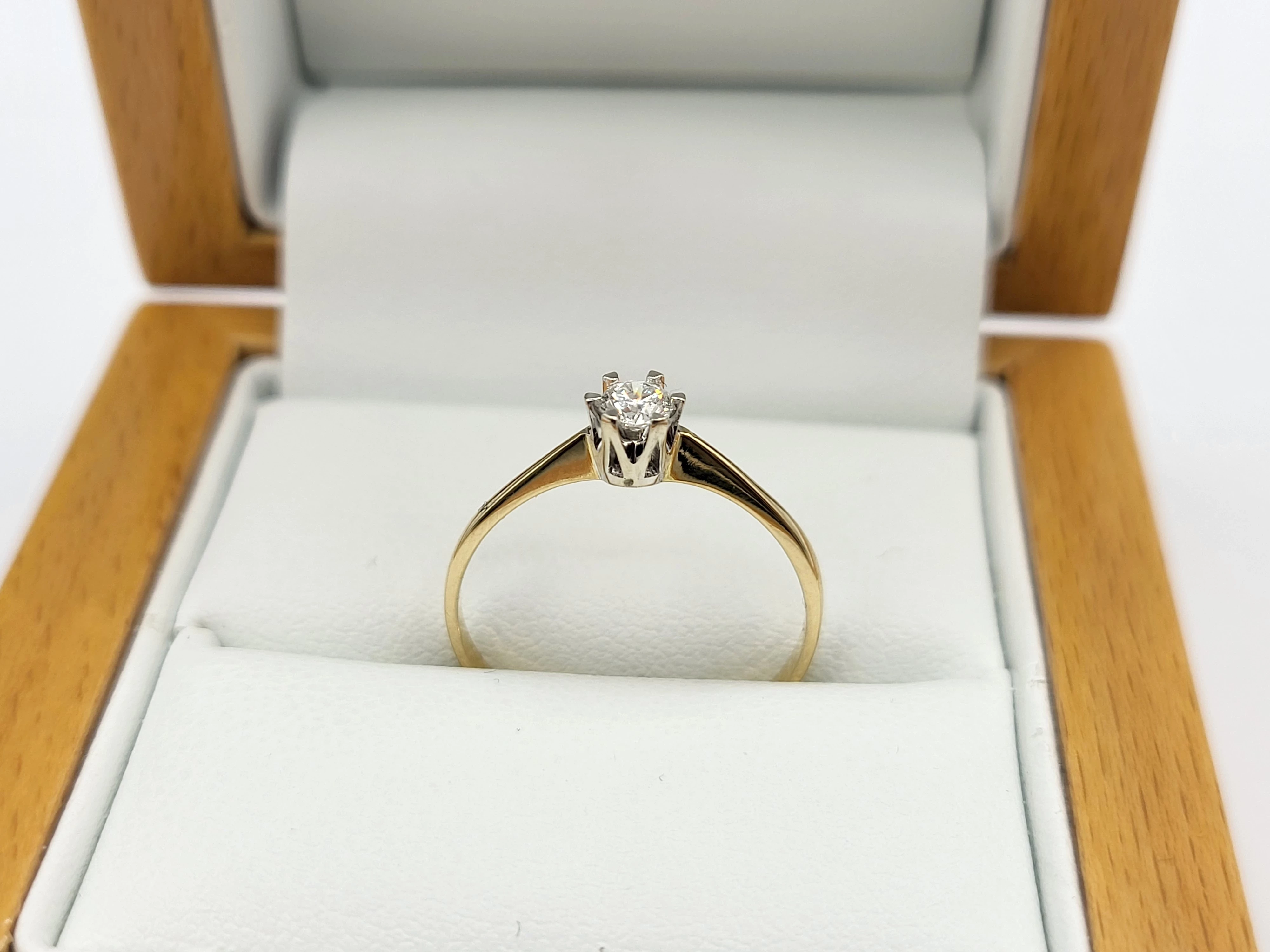 zloty-pierscionek-z-brylantem-014ct-585-125g-r14-plec-15851-1