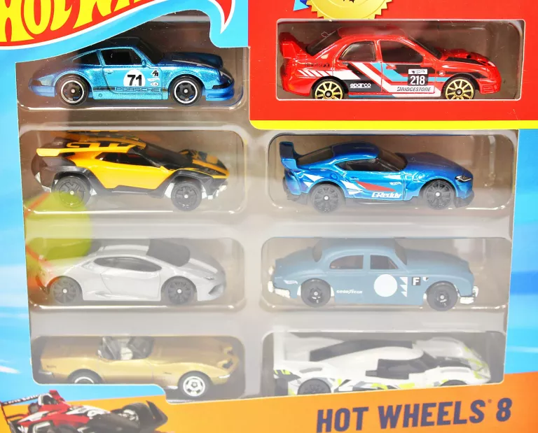 zestaw-autek-hot-wheels-8-pak-hpv78-samochodziki-mattel-3-rodzaj-pojazdu-250388-1890618