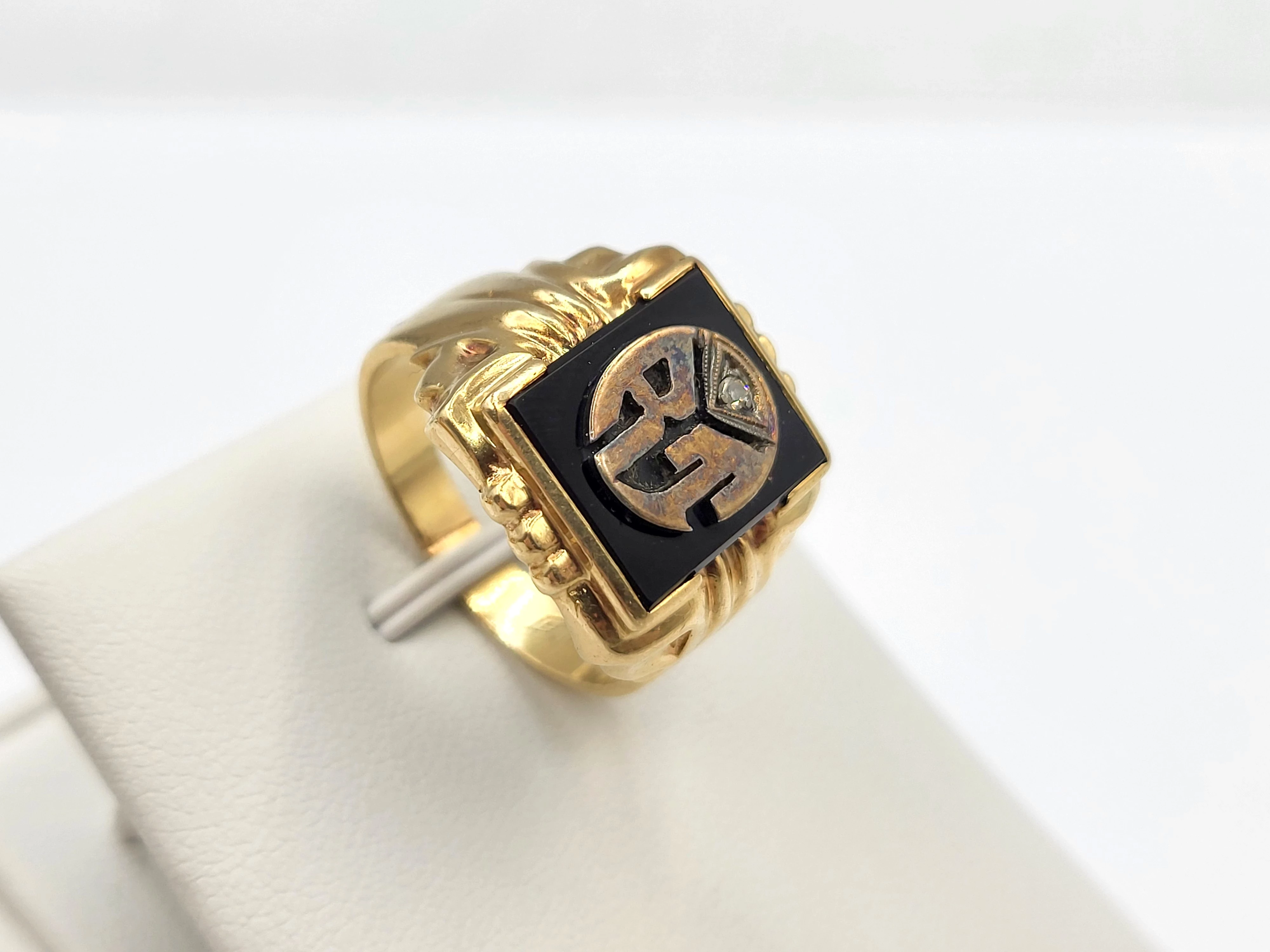 zloty-sygnet-z-diamentem-002ct-585-876g-r25-3-maja-48-poznan-ska-x